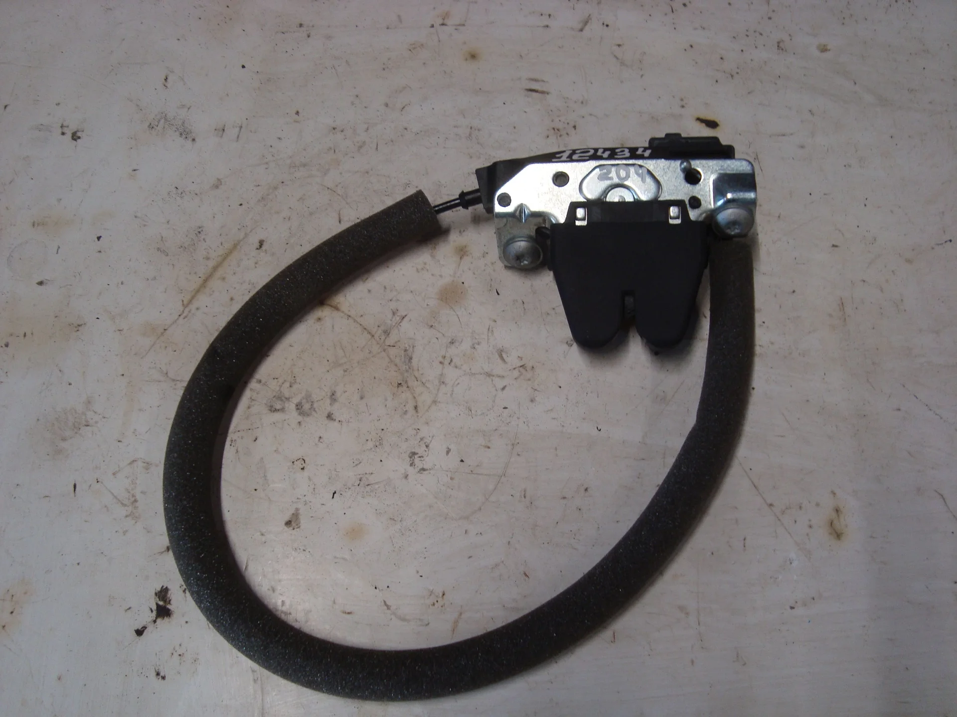 Замок багажника Mercedes-Benz W204 271 A2047500185 - изображение 1