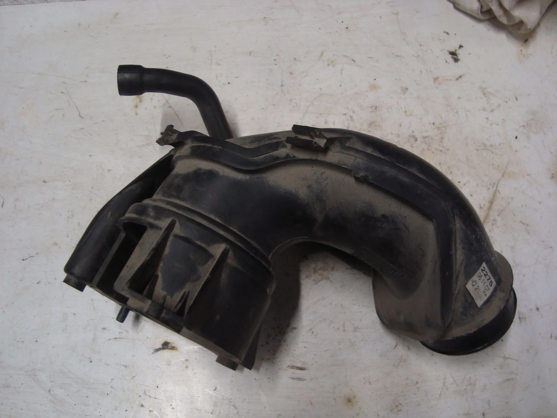 Патрубок впускного коллектора Mercedes-Benz W204 271 A2710900829 - изображение 1