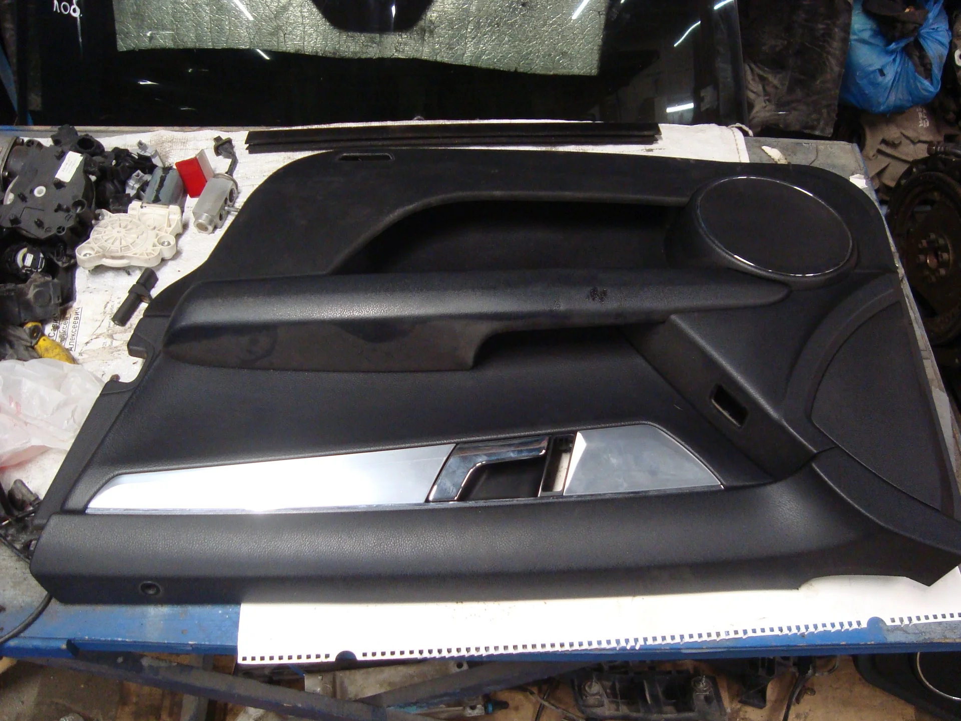 Обшивка двери передней правой Mercedes-Benz W204 271 A2047208962 - миниатюра 2
