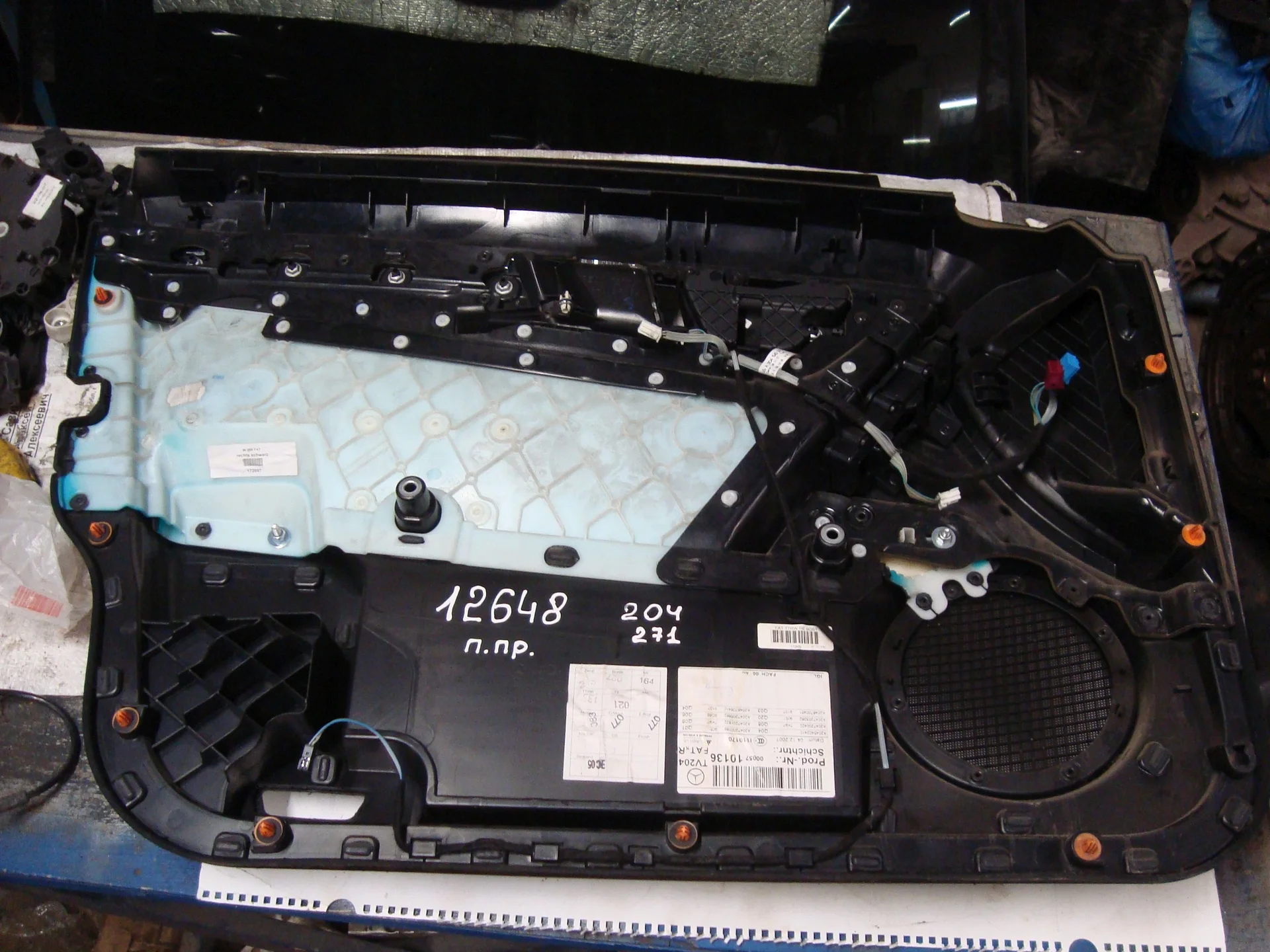 Обшивка двери передней правой Mercedes-Benz W204 271 A2047208962 - миниатюра 3