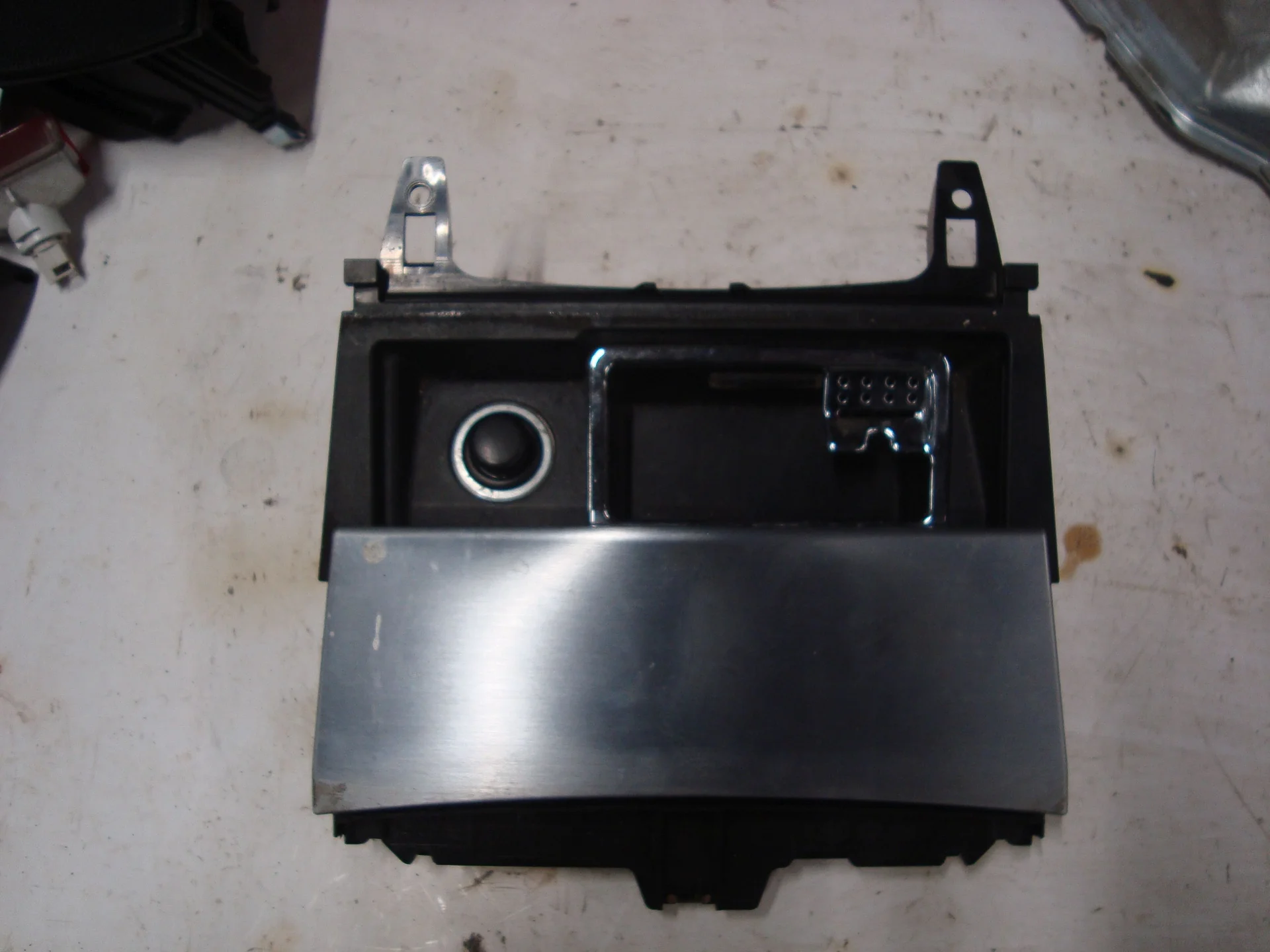 Пепельница передняя Mercedes-Benz W204 271 A2046800179 - миниатюра 3