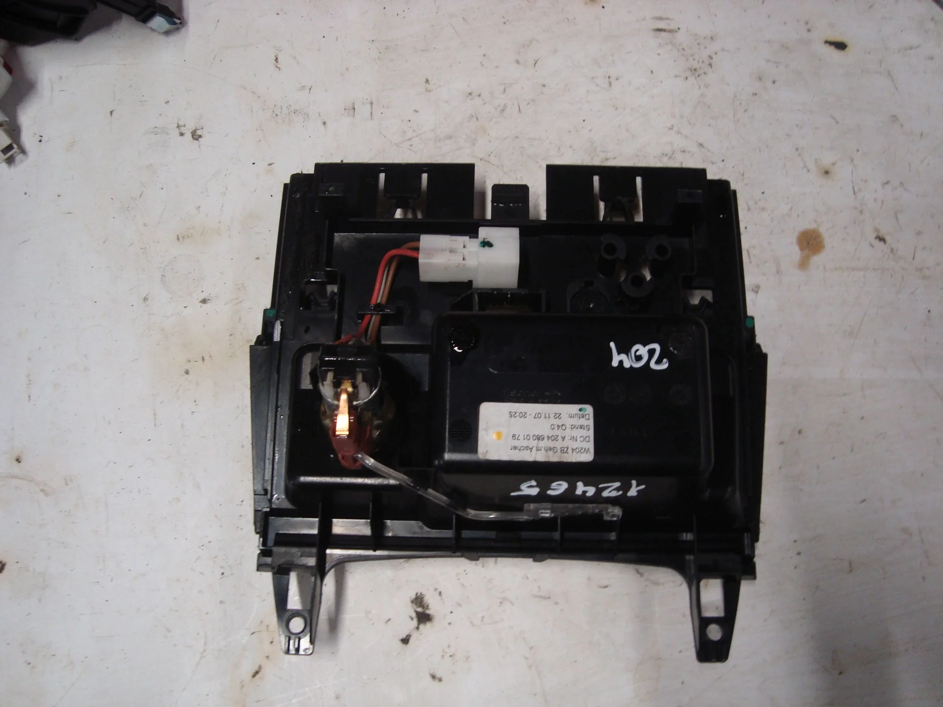 Пепельница передняя Mercedes-Benz W204 271 A2046800179 - миниатюра 4