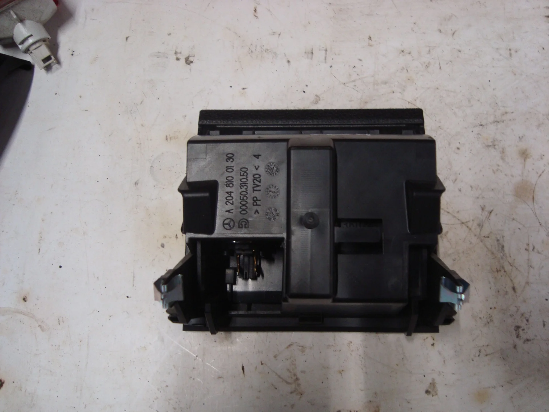 Пепельница задняя Mercedes-Benz W204 271 A2048100130 - миниатюра 3