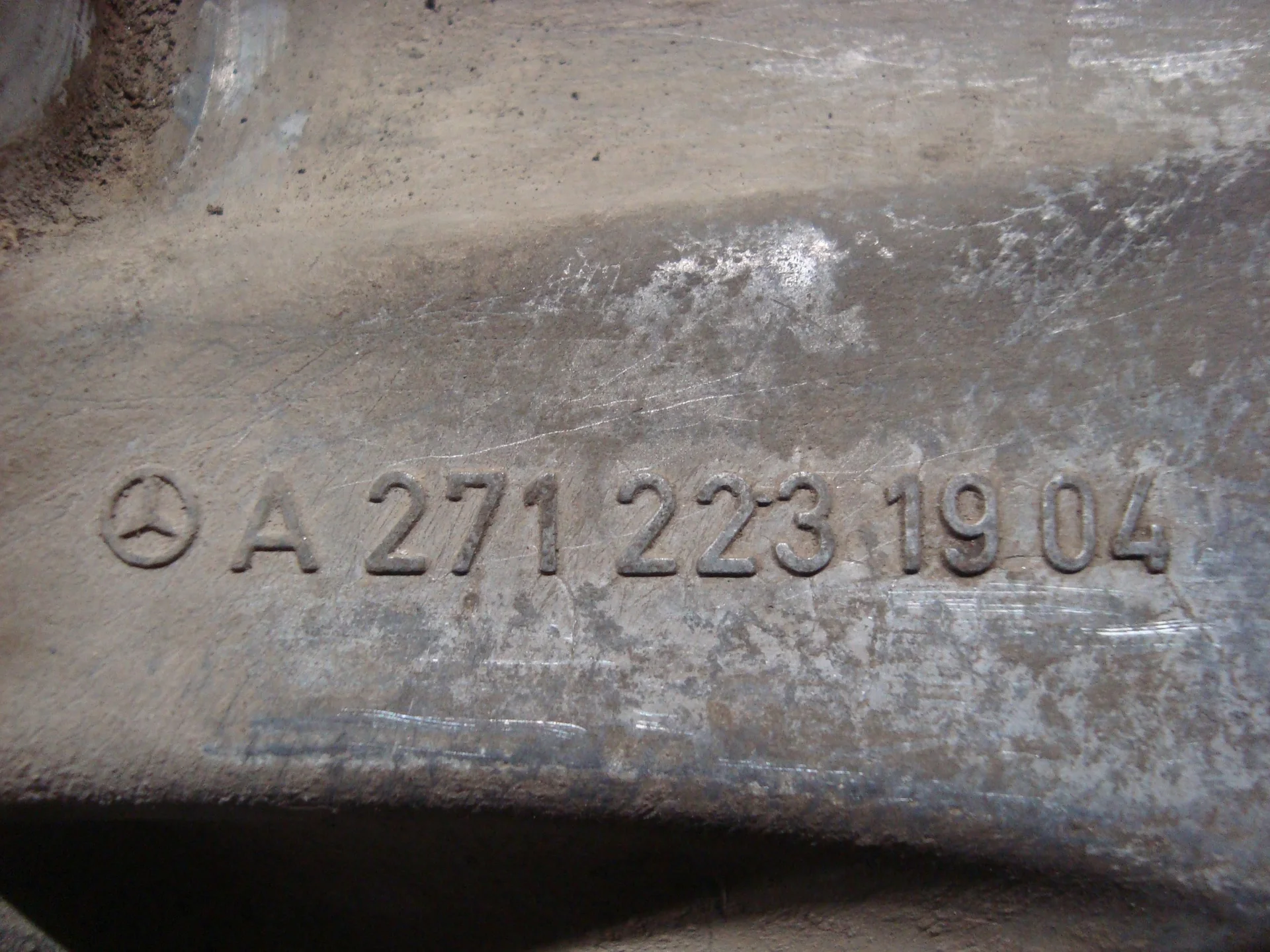 Кронштейн двигателя левый Mercedes-Benz W204 271 A2712231904 - миниатюра 3