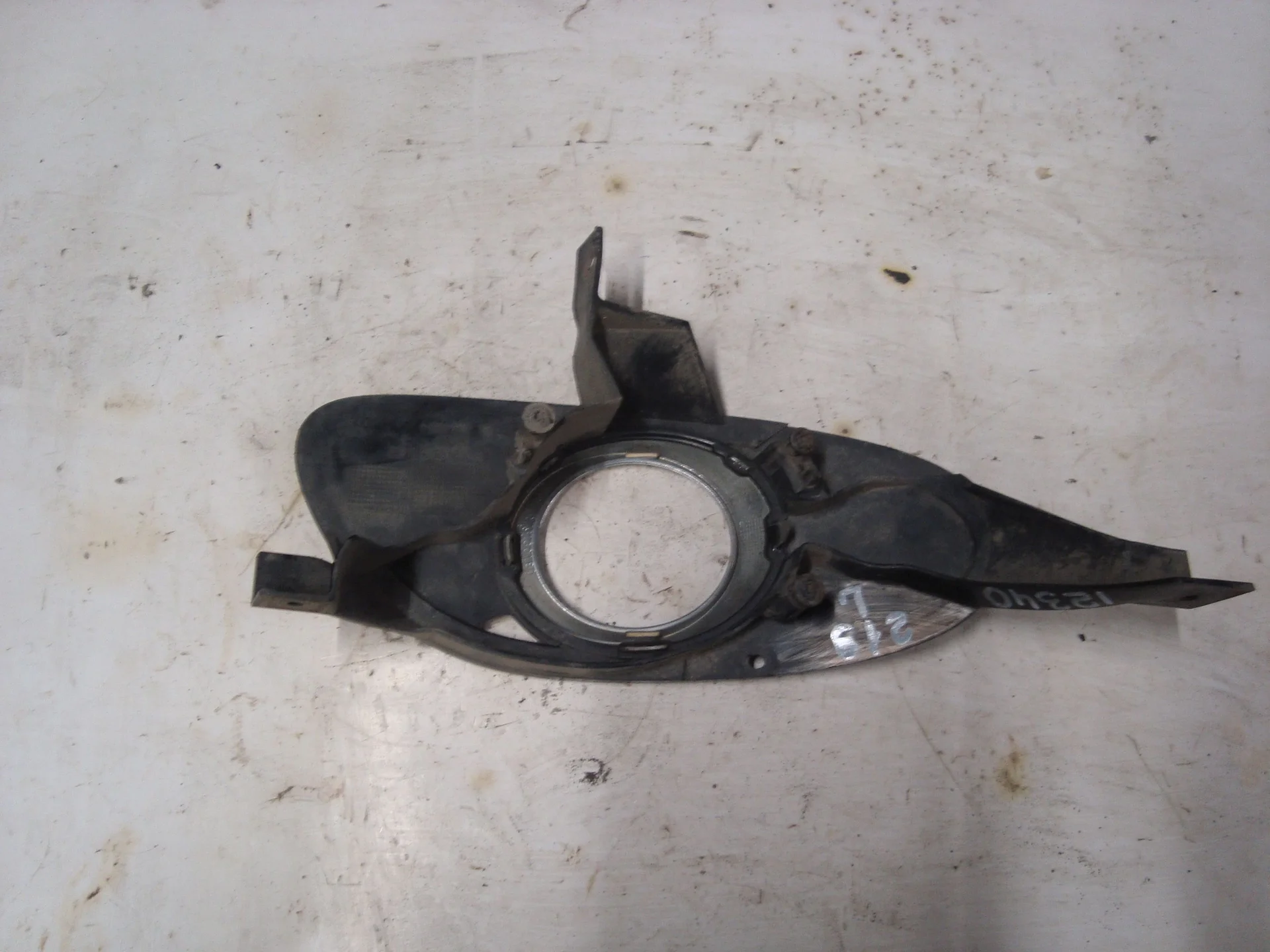 Накладка противотуманной фары левой Mercedes-Benz C219 A2198850523 - миниатюра 2