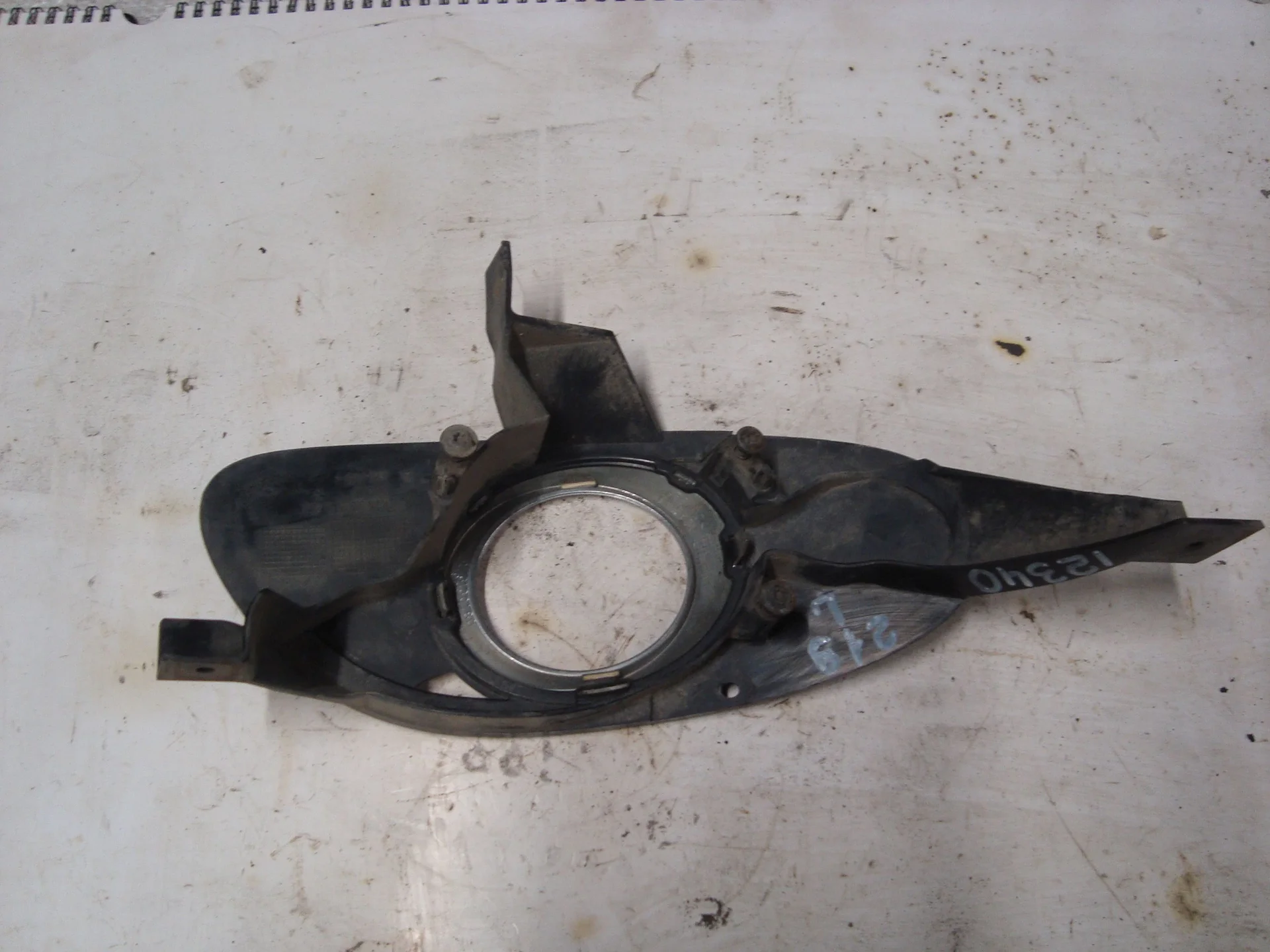 Накладка противотуманной фары левой Mercedes-Benz C219 A2198850523 - миниатюра 4