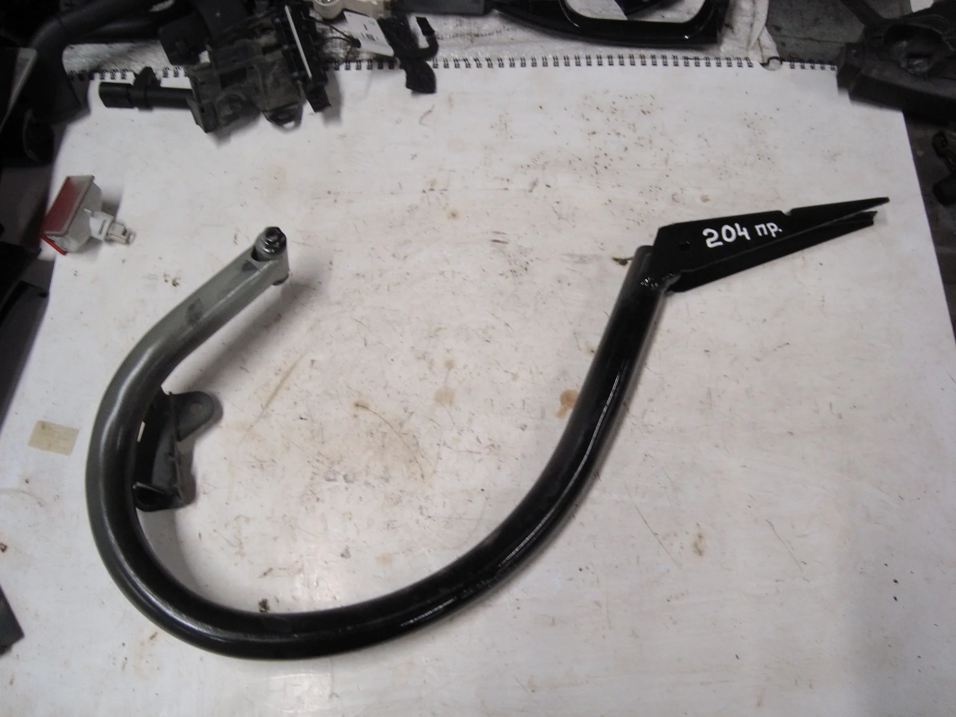 Петля багажника левая Mercedes-Benz W204 271 A2047500528 - изображение 1