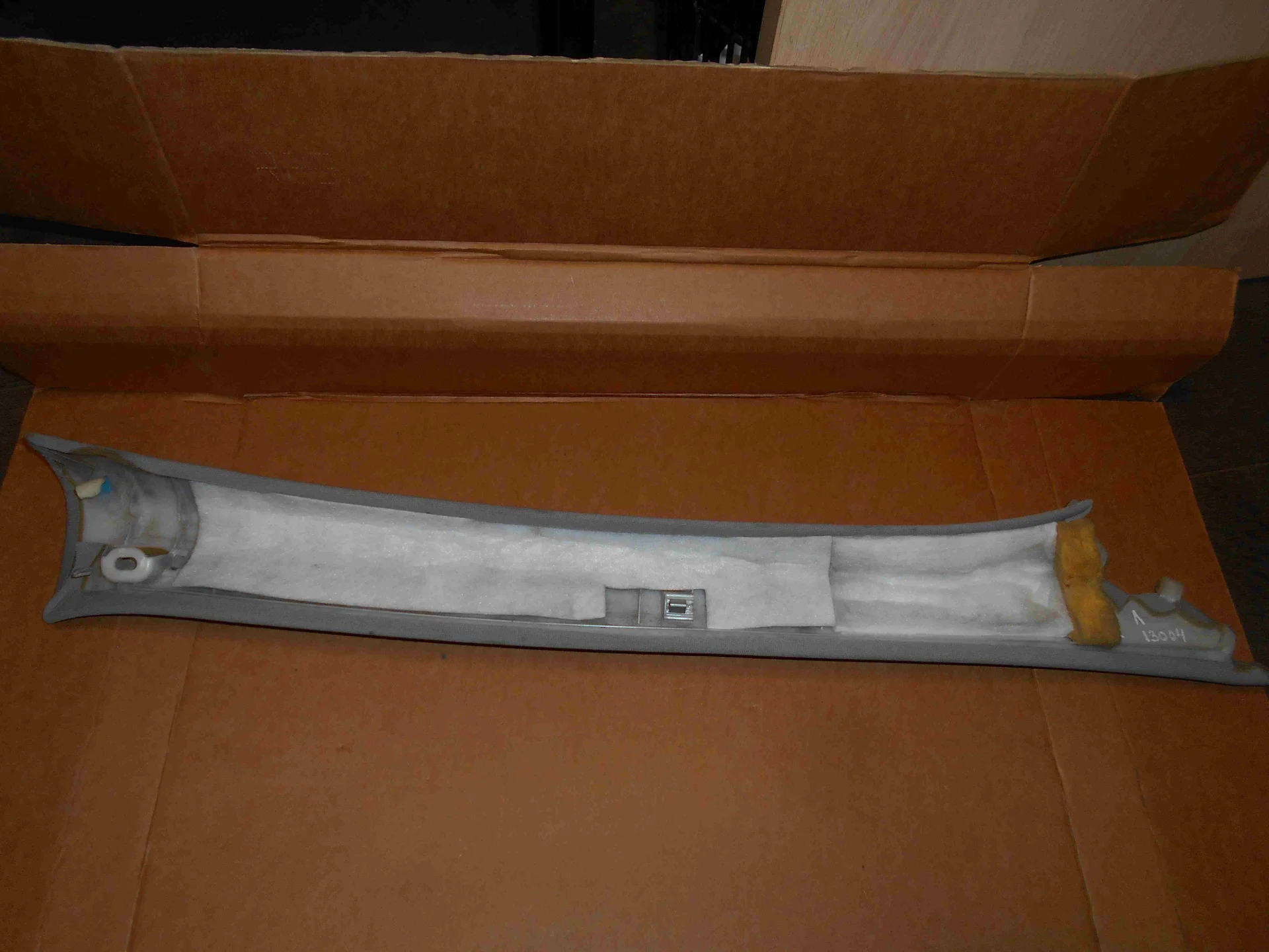 Обшивка стойки передняя левая Mercedes-Benz W221 A2216901325 - миниатюра 2