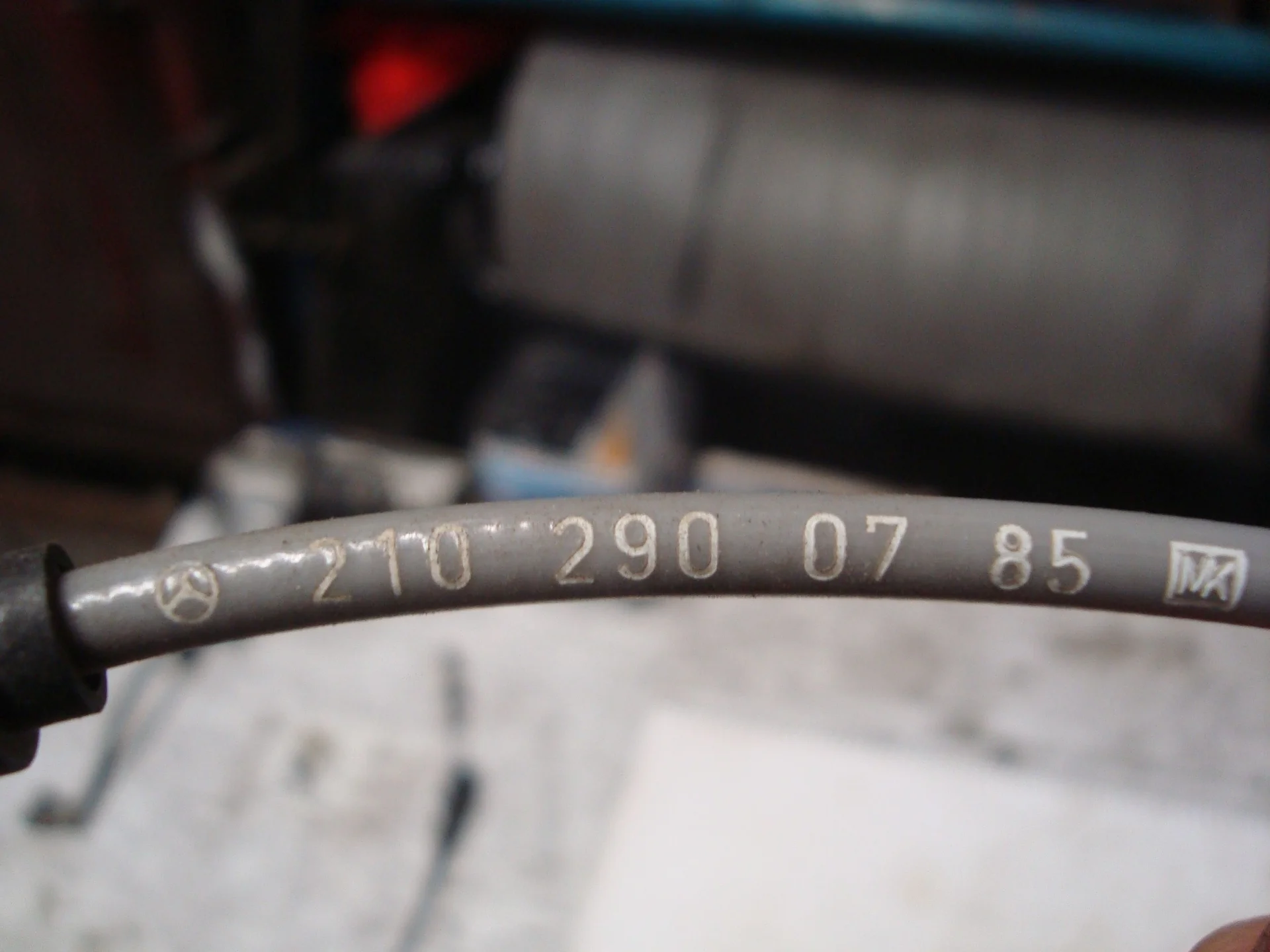 Трос блокировки АКПП Mercedes-Benz W210 A2102900785 - миниатюра 4