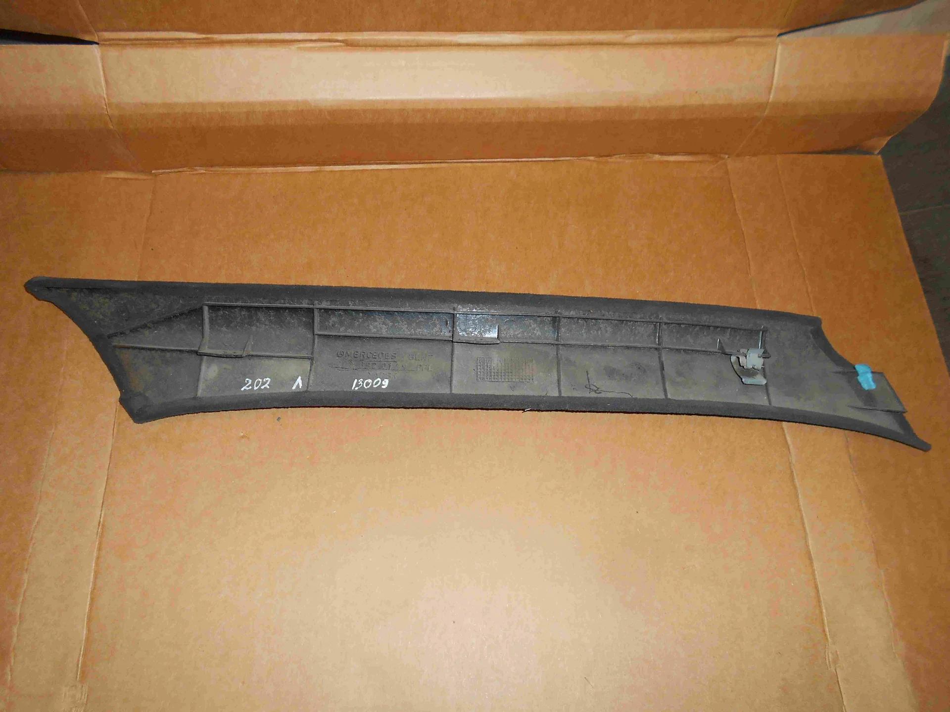 Обшивка стойки передняя левая Mercedes-Benz W202 A2026920189 - миниатюра 2