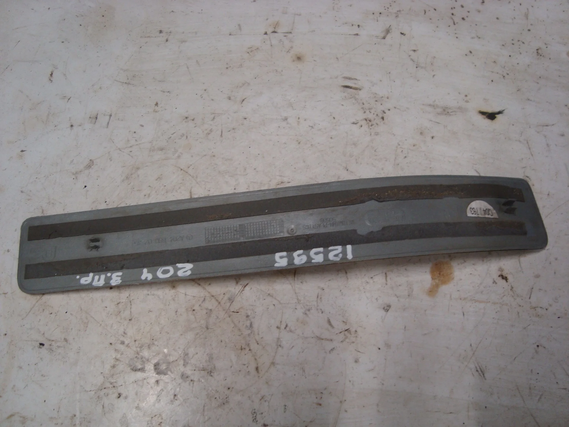 Накладка на порог внутренняя задняя правая Mercedes-Benz W204 271 A2046800235 - миниатюра 2