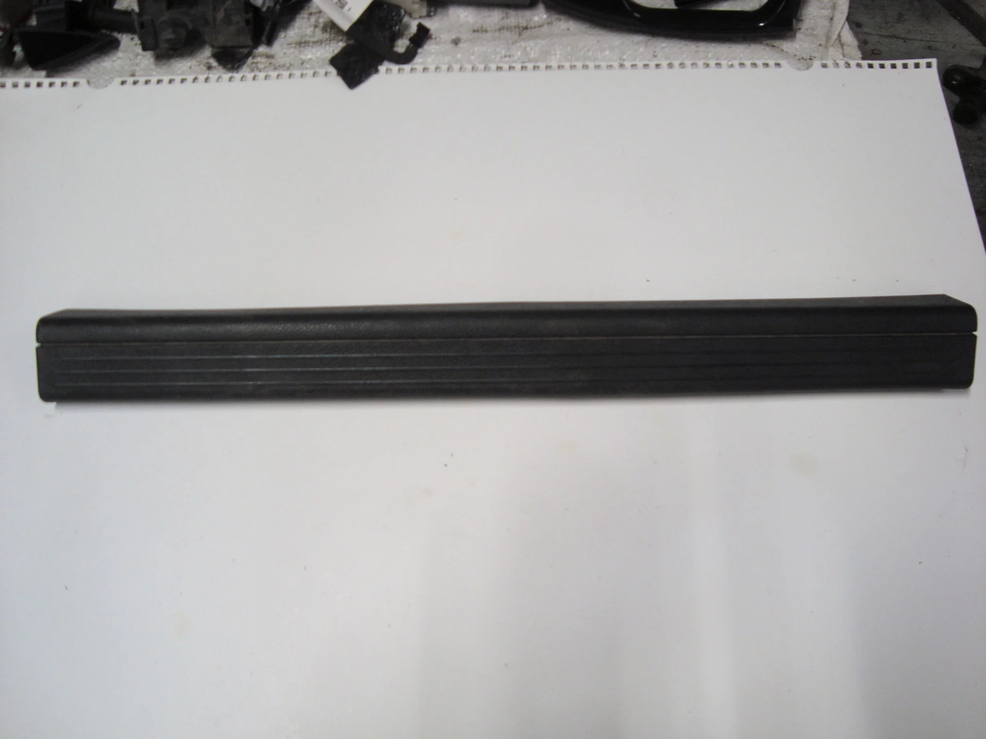 Накладка на порог внутренняя передняя левая Mercedes-Benz W204 271 A2046860136 - миниатюра 2