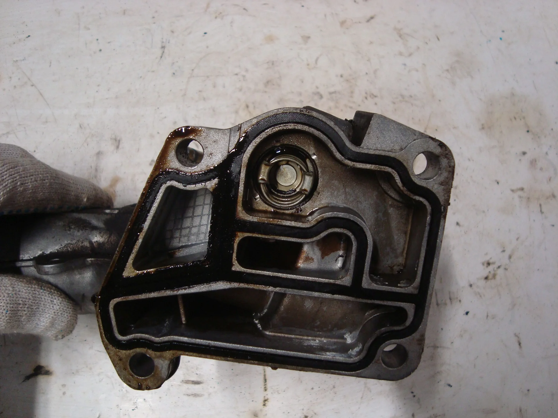 Корпус масляного фильтра Mercedes-Benz W204 271 A2711800710 - миниатюра 3