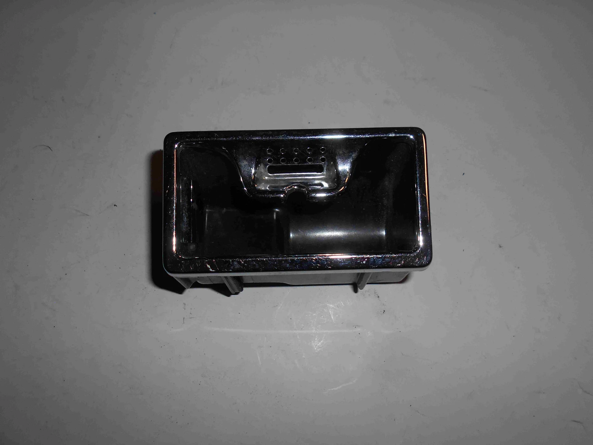Пепельница передняя Mercedes-Benz C215 A2158100128 - изображение 1