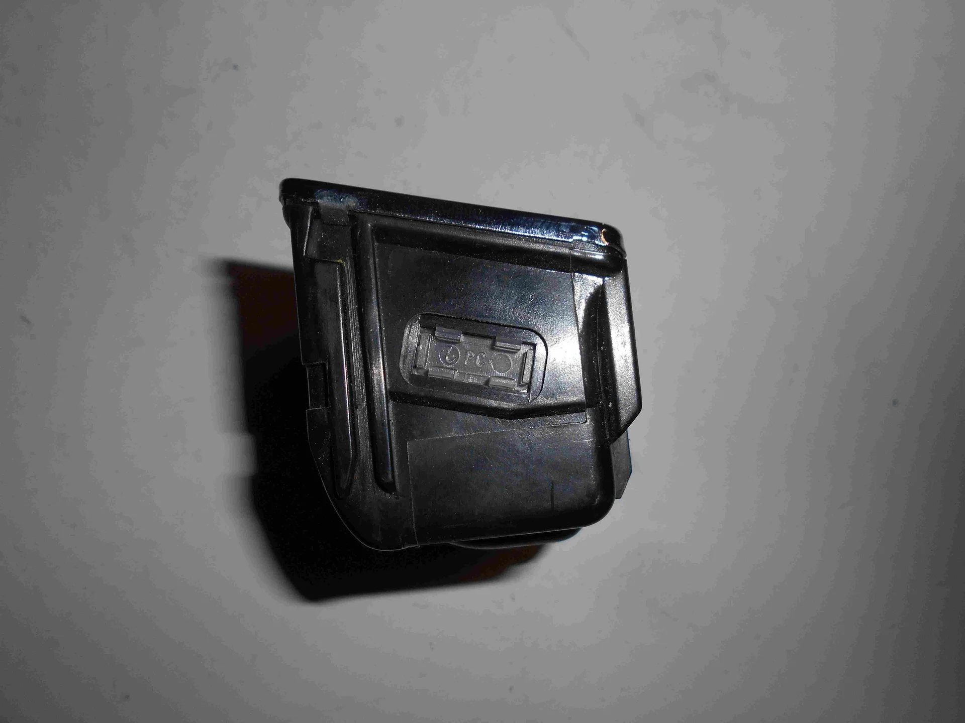 Пепельница передняя Mercedes-Benz C215 A2158100128 - миниатюра 2