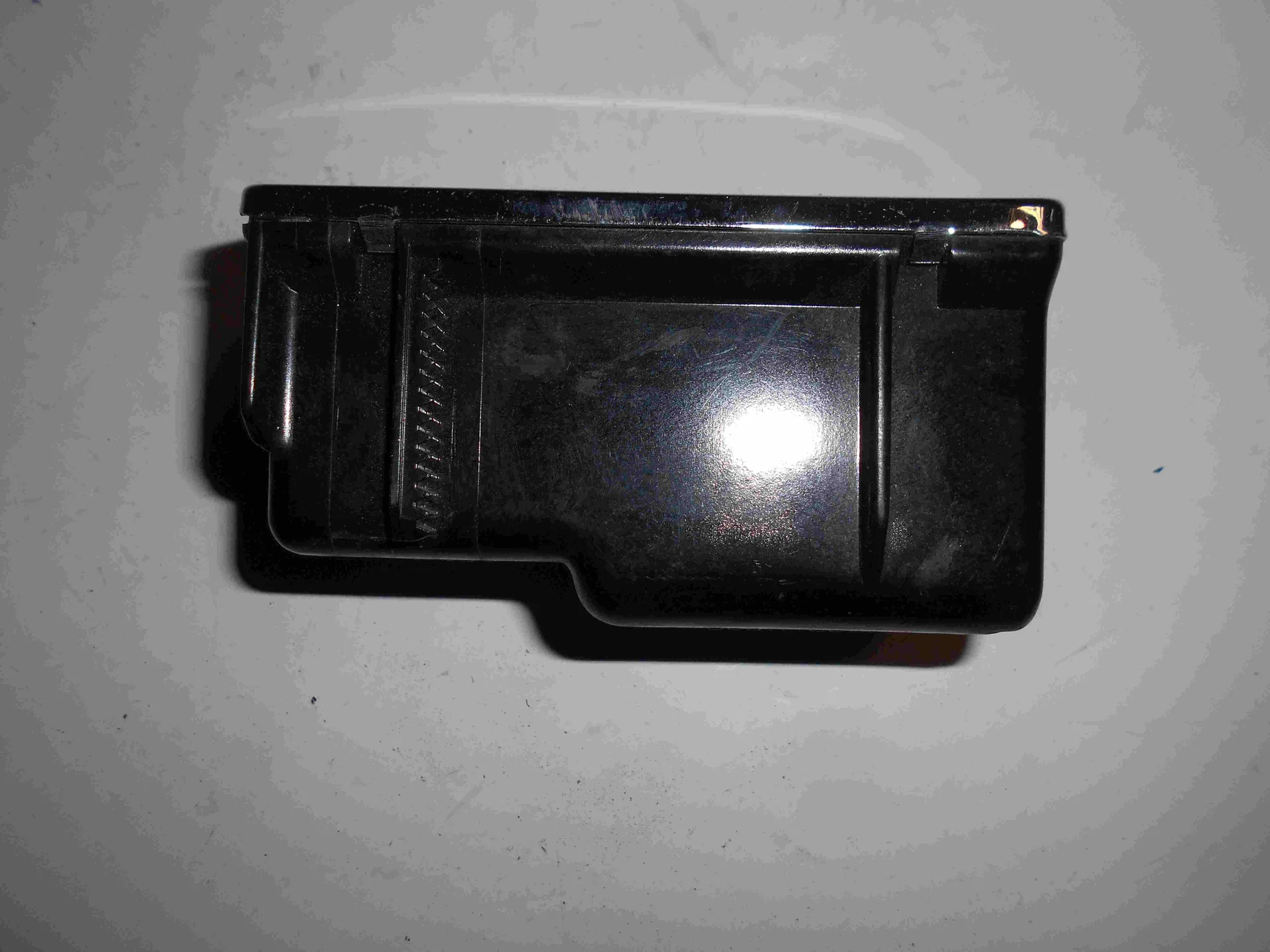 Пепельница передняя Mercedes-Benz C215 A2158100128 - миниатюра 3