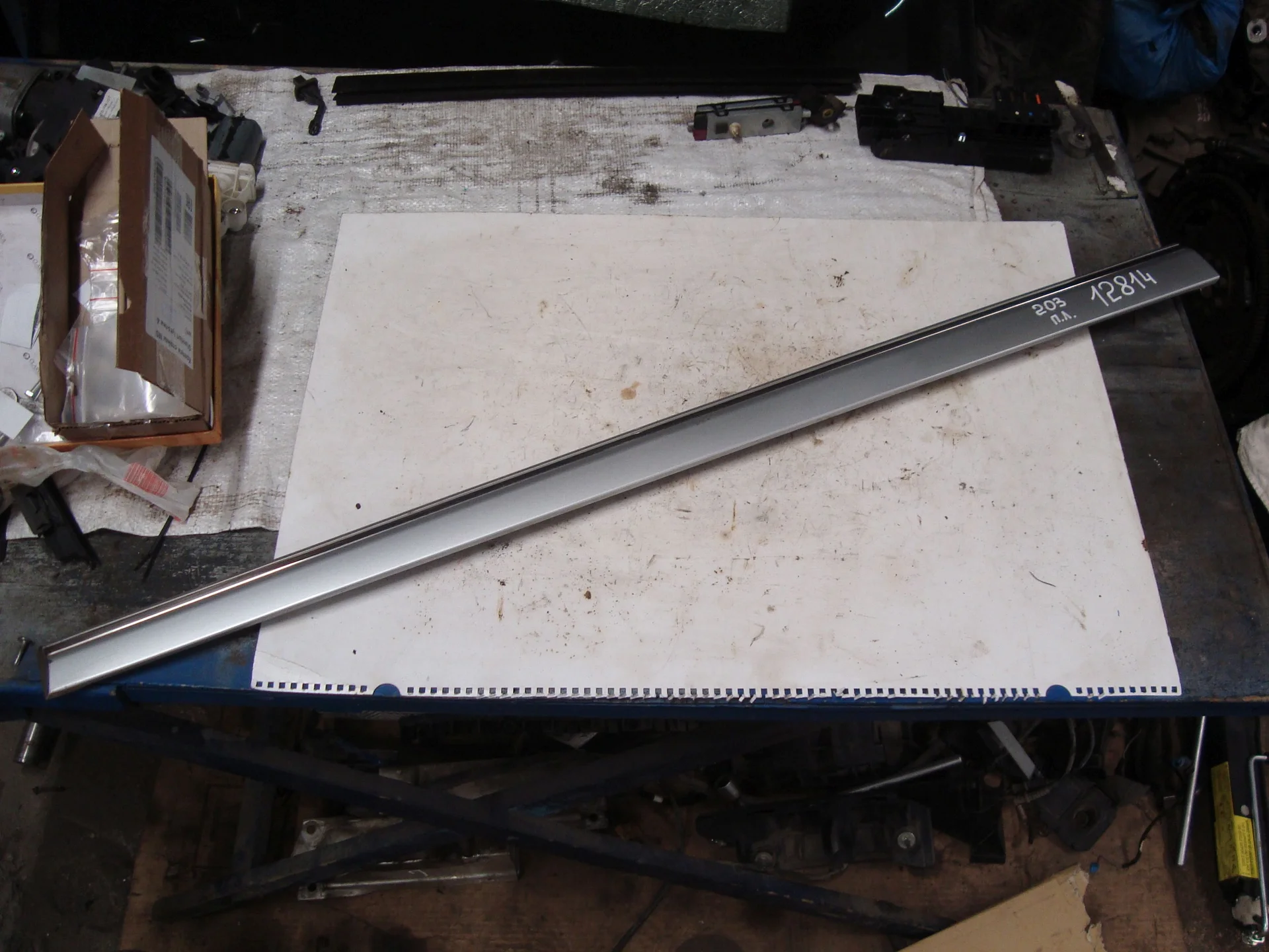 Накладка двери передней левой Mercedes-Benz W203 111 A2036904962 - изображение 1