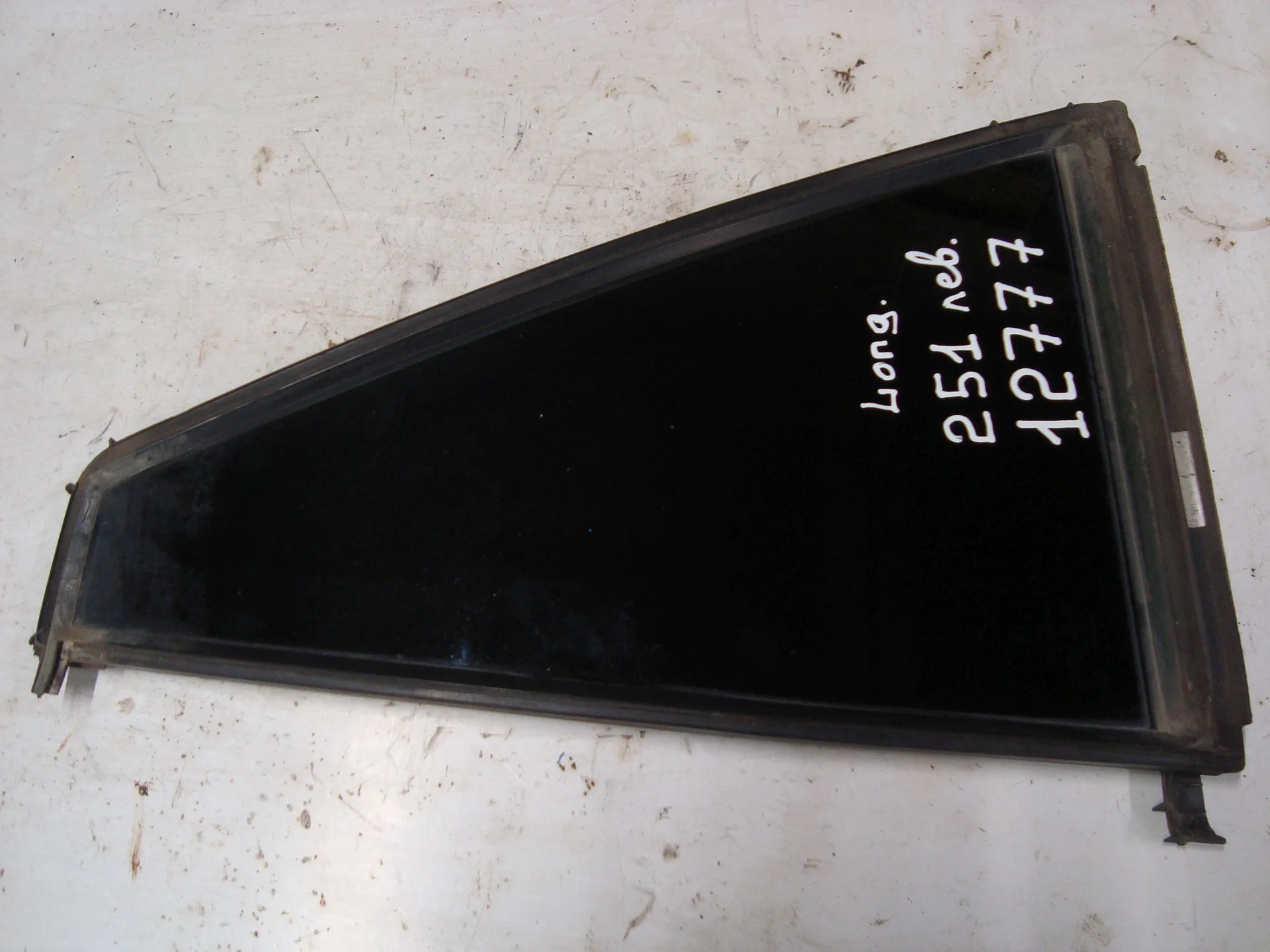 Форточка задней левой двери Mercedes-Benz W251 272 A2517302355 - изображение 1
