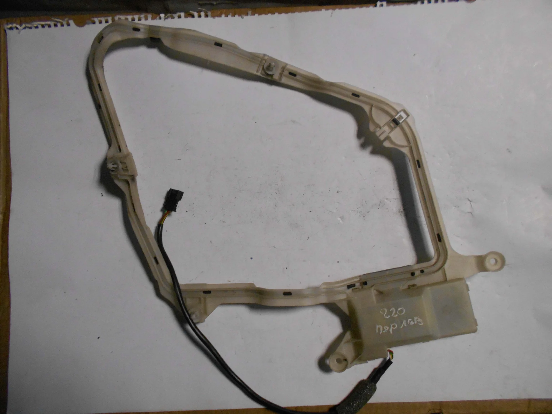 Антенна KeyLess Go передняя левая Mercedes-Benz W220 A2208200175 - миниатюра 2