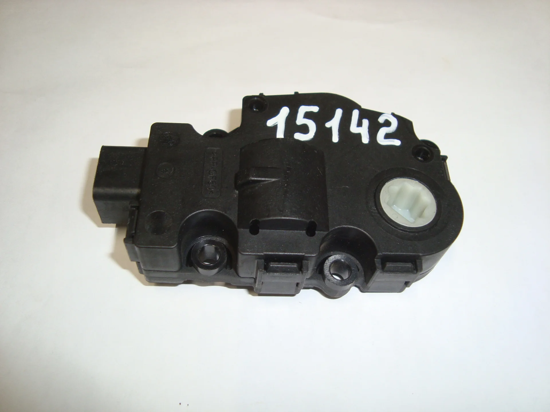 Моторчик заслонки печки Mercedes-Benz W164 642 A1669060008 - изображение 1