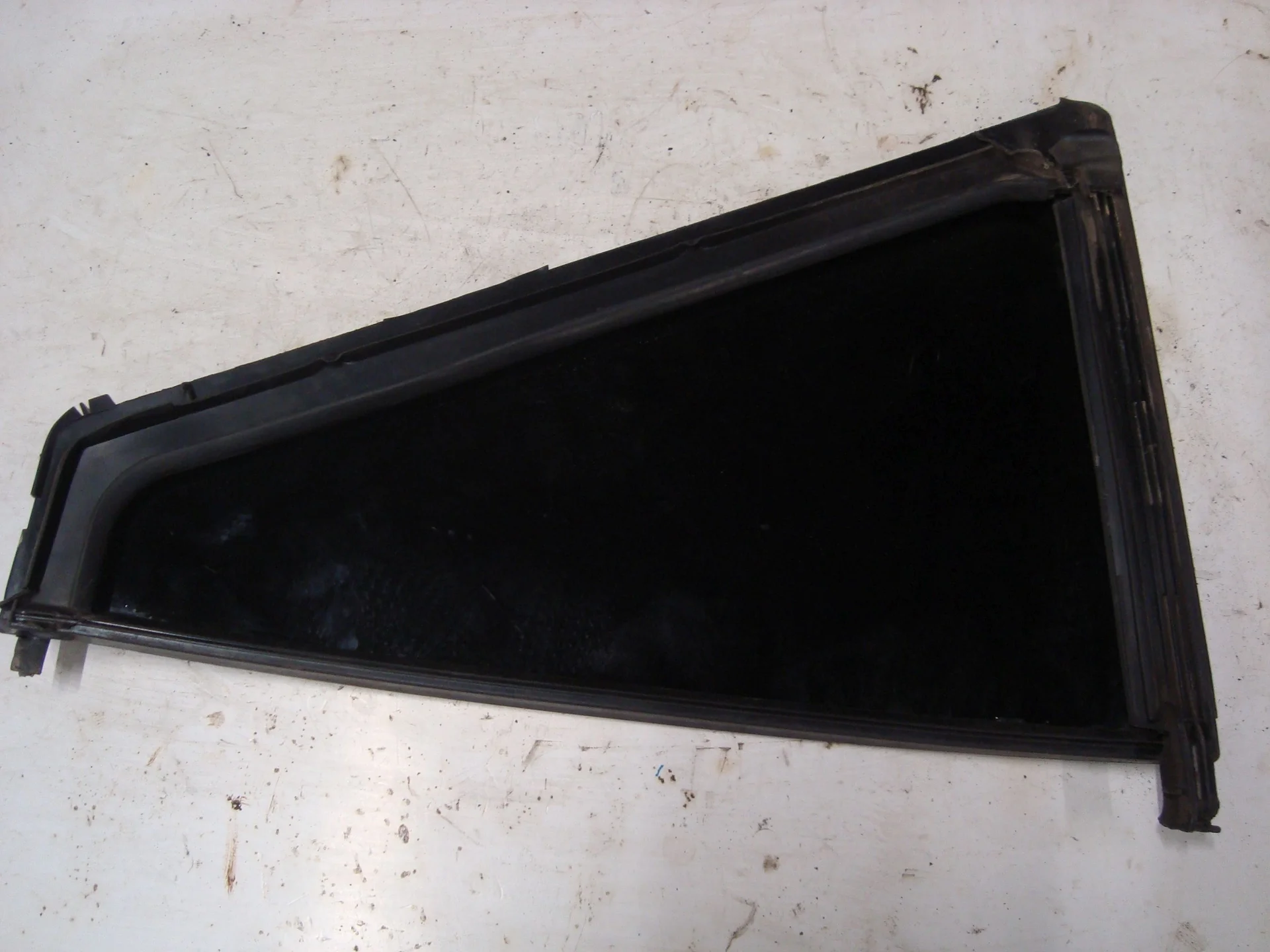 Форточка задней правой двери Mercedes-Benz W251 272 A2517302455 - миниатюра 2