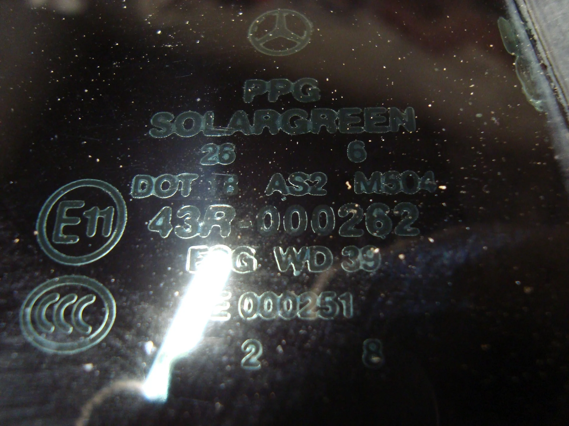 Форточка задней правой двери Mercedes-Benz W251 272 A2517302455 - миниатюра 3