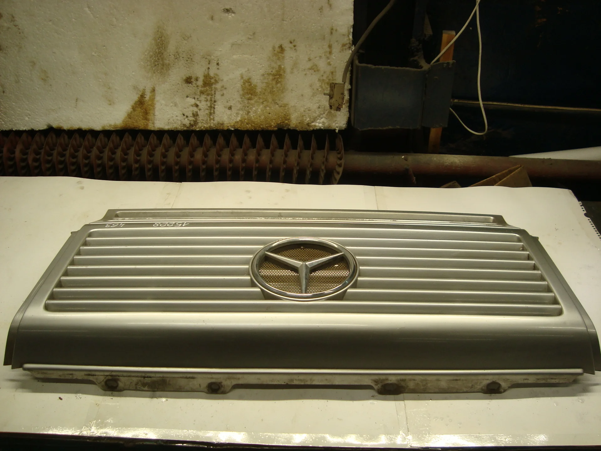 Решетка радиатора Mercedes-Benz W463  A4638880015 - миниатюра 4