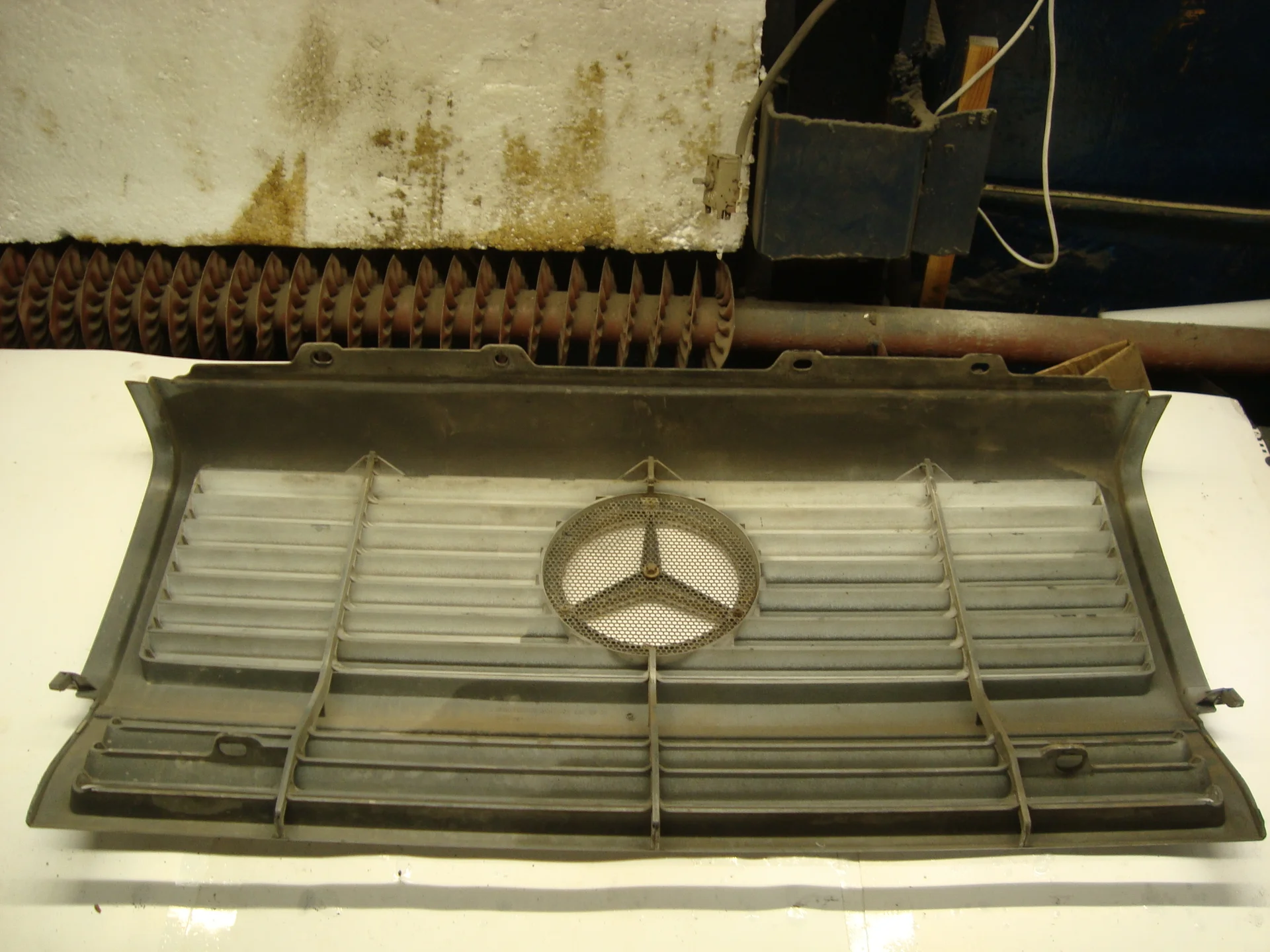 Решетка радиатора Mercedes-Benz W463  A4638880015 - миниатюра 5