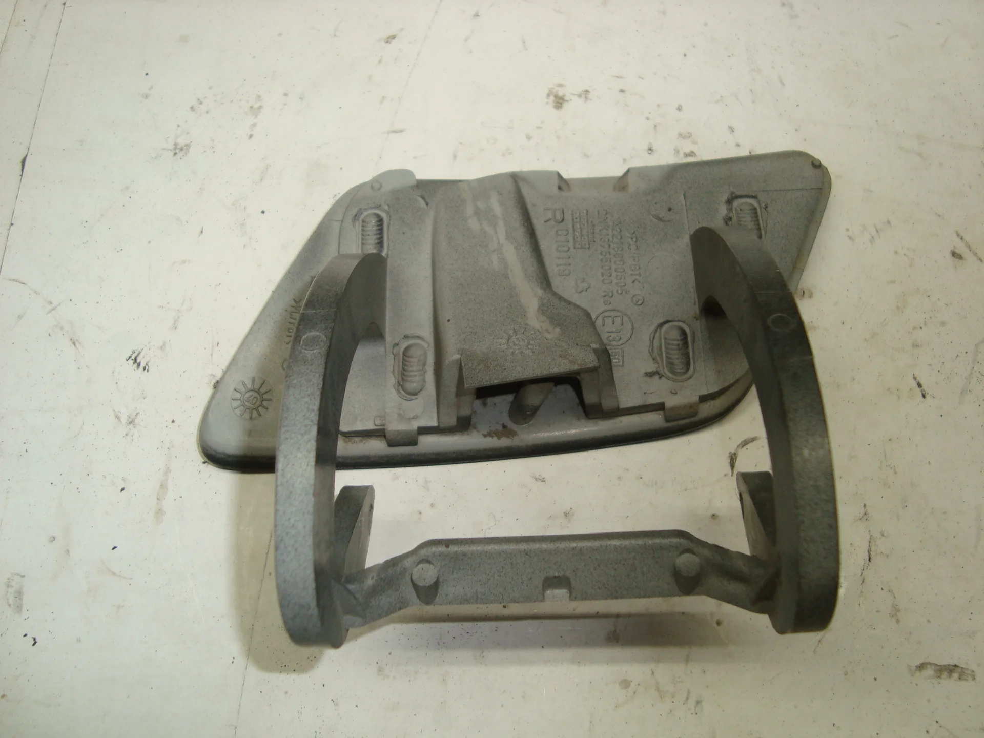 Крышка омывателя фары правая Mercedes-Benz W221 A2218800605 - миниатюра 2