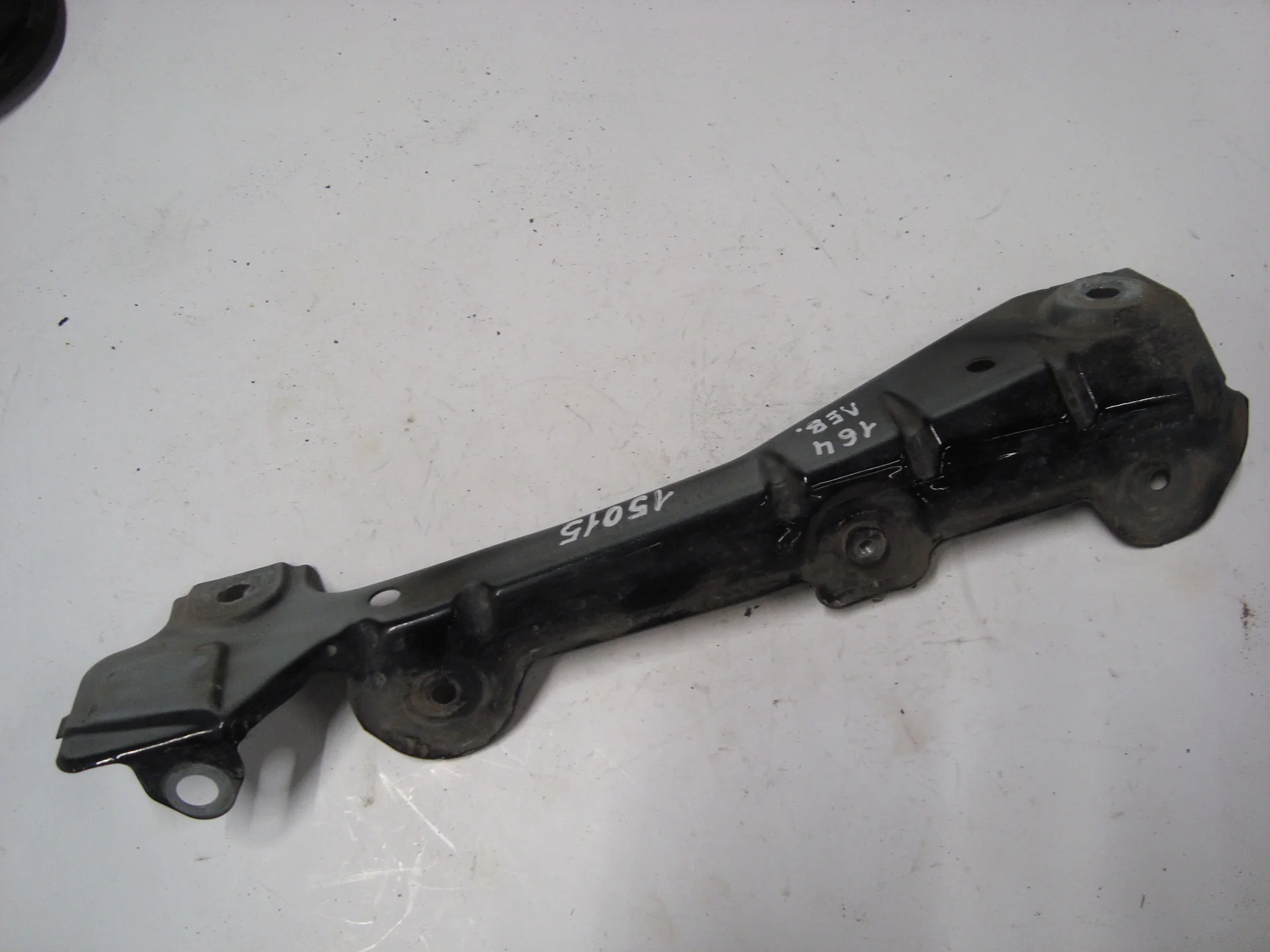 Кронштейн переднего левого крыла Mercedes-Benz W164 642 A1648800014 - миниатюра 2