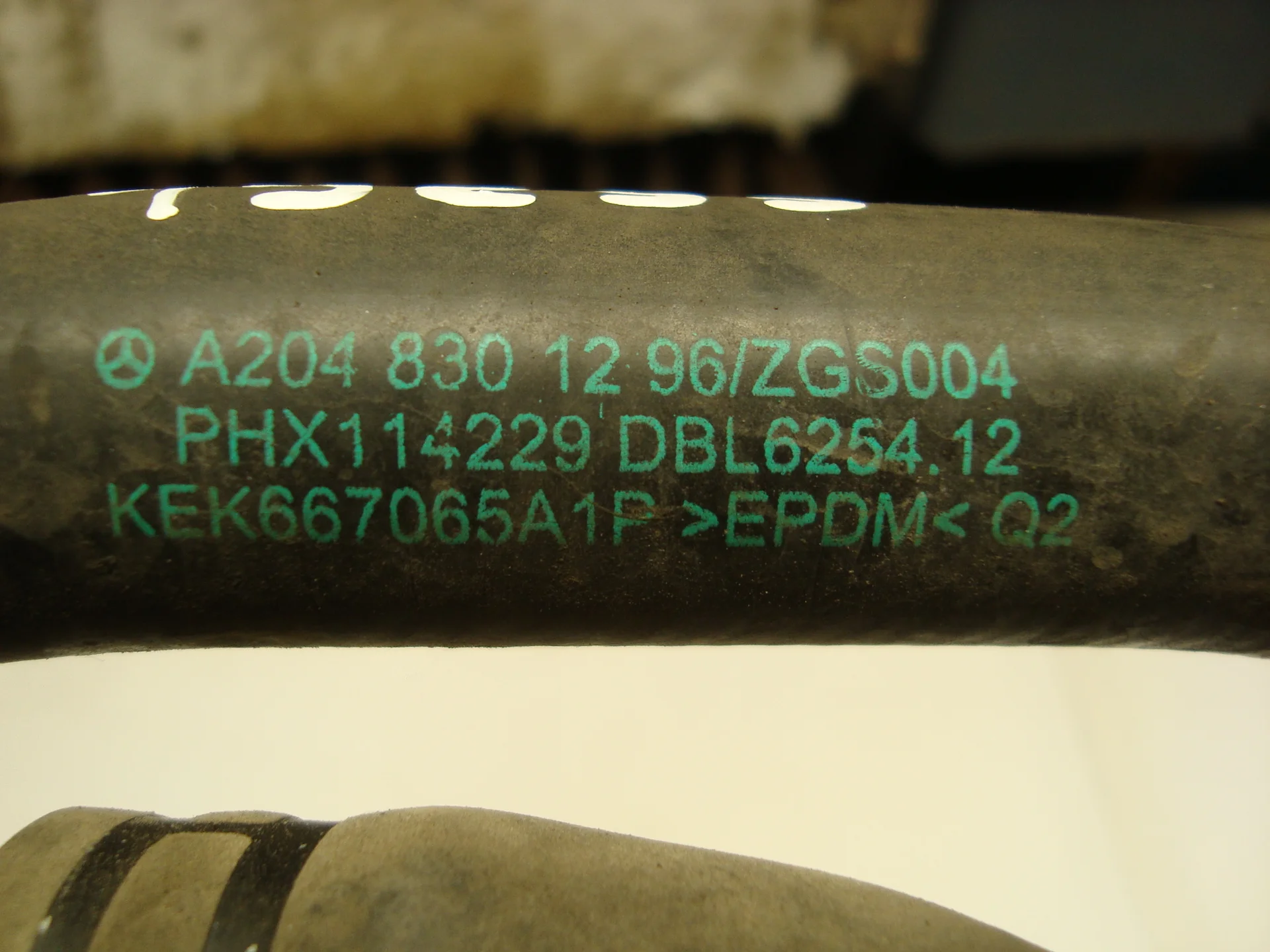 Патрубок системы охлаждения Mercedes-Benz W204 271 A2048301296 - миниатюра 4