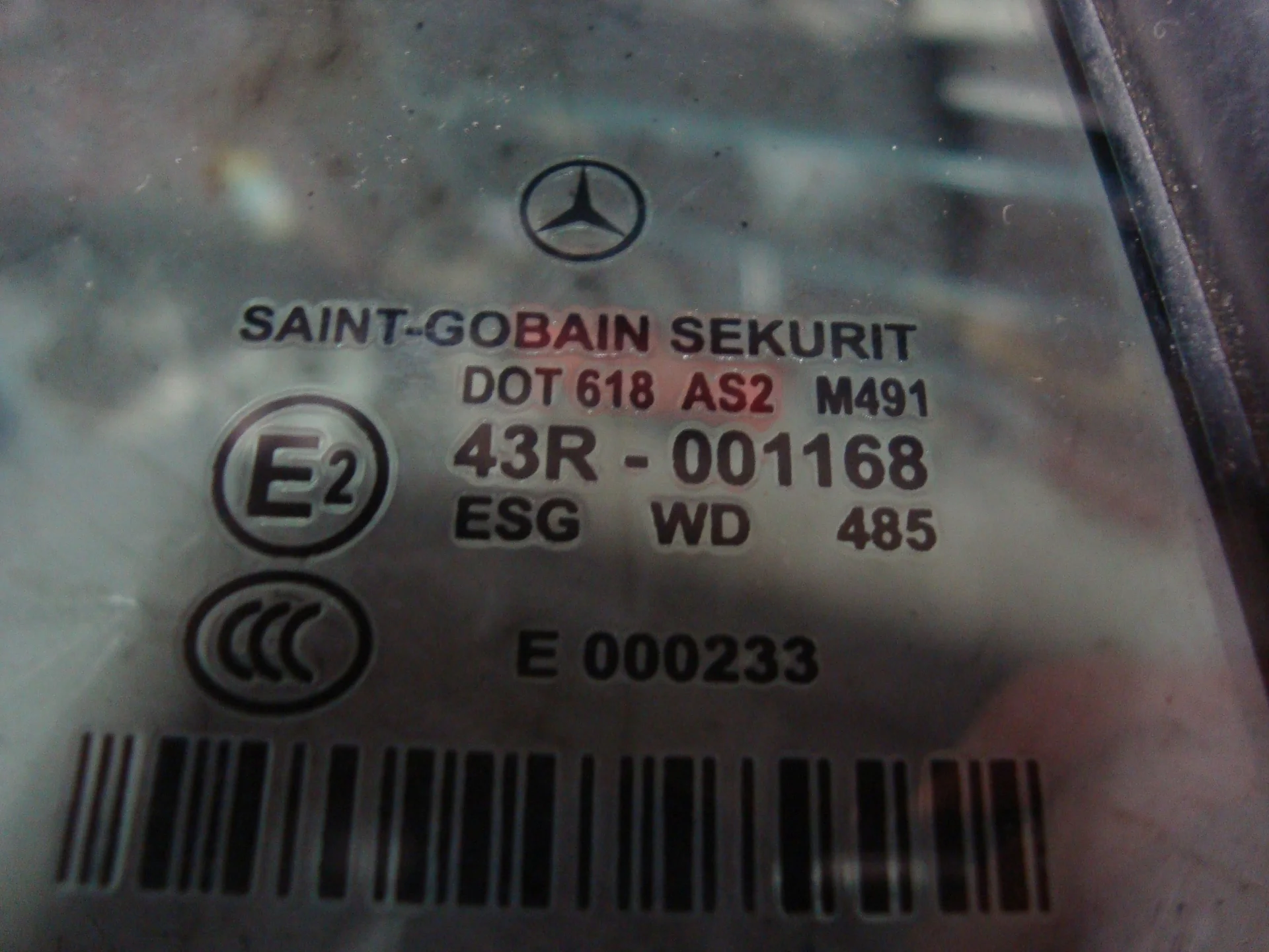 Форточка задней правой двери Mercedes-Benz C219  A2197301055 - миниатюра 2