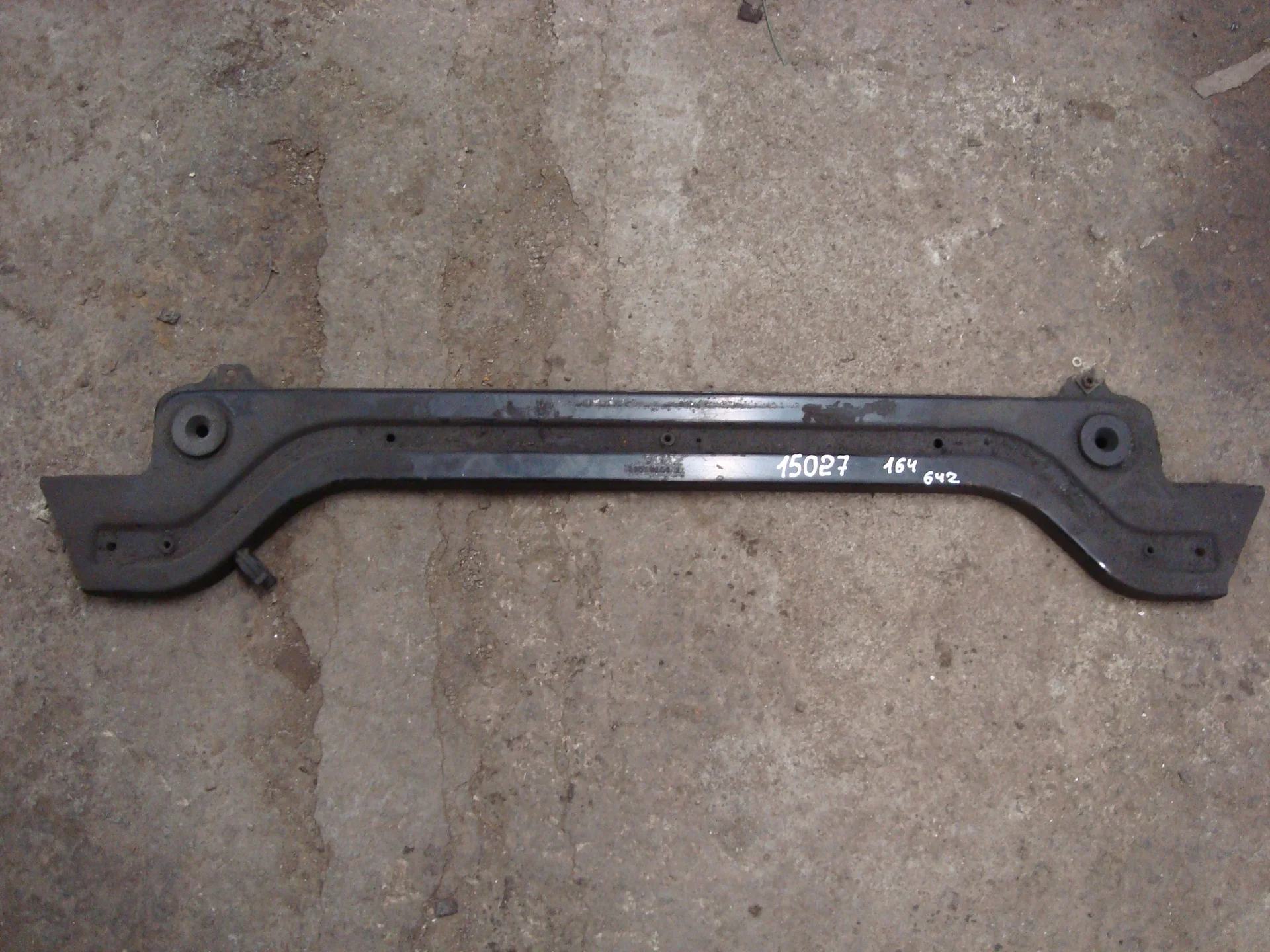 Кронштейн радиатора Mercedes-Benz W164 642 A1646201034 - изображение 1