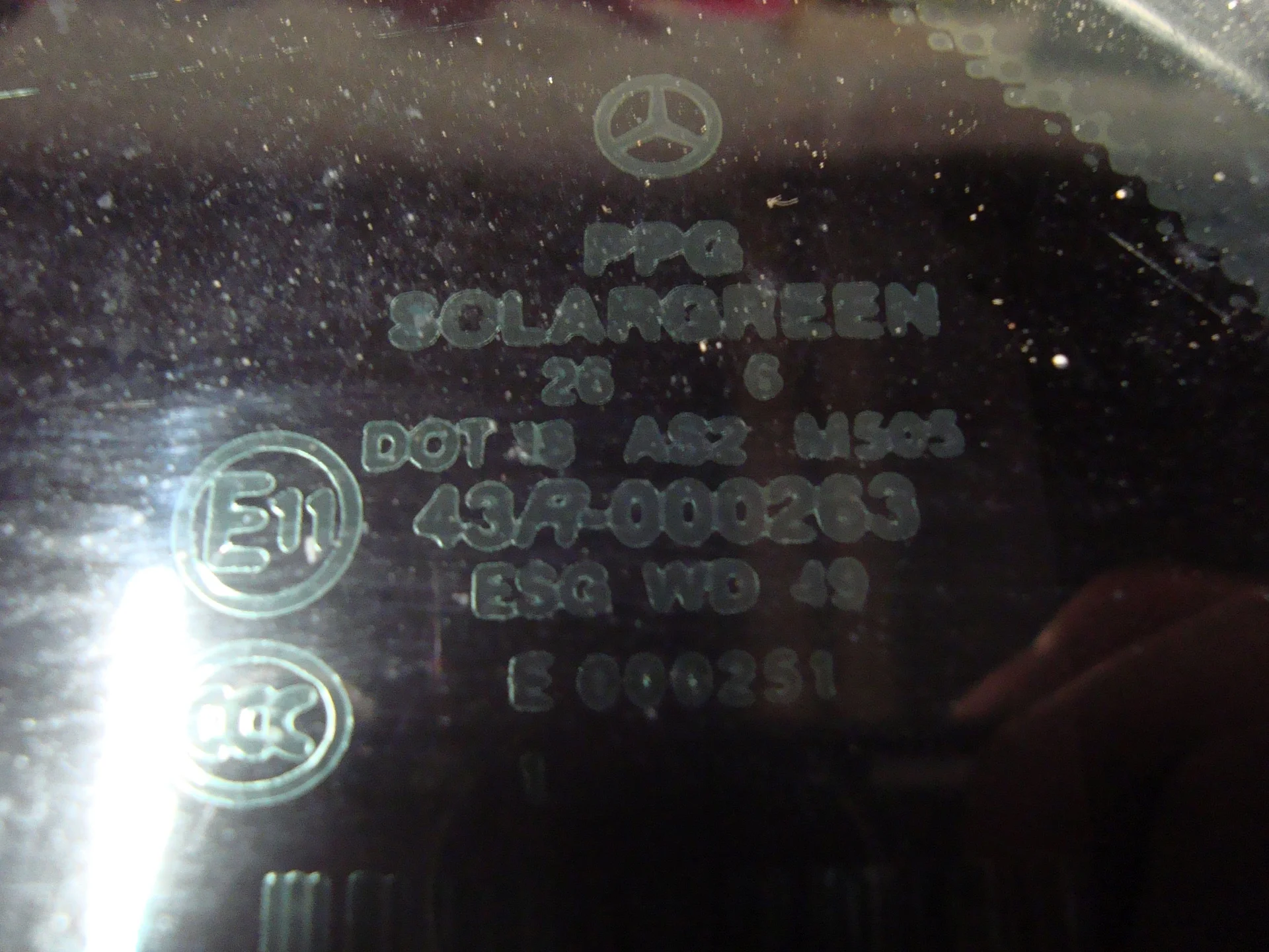 Стекло заднего крыла левое Mercedes-Benz W251 272 A2516700750 - миниатюра 2