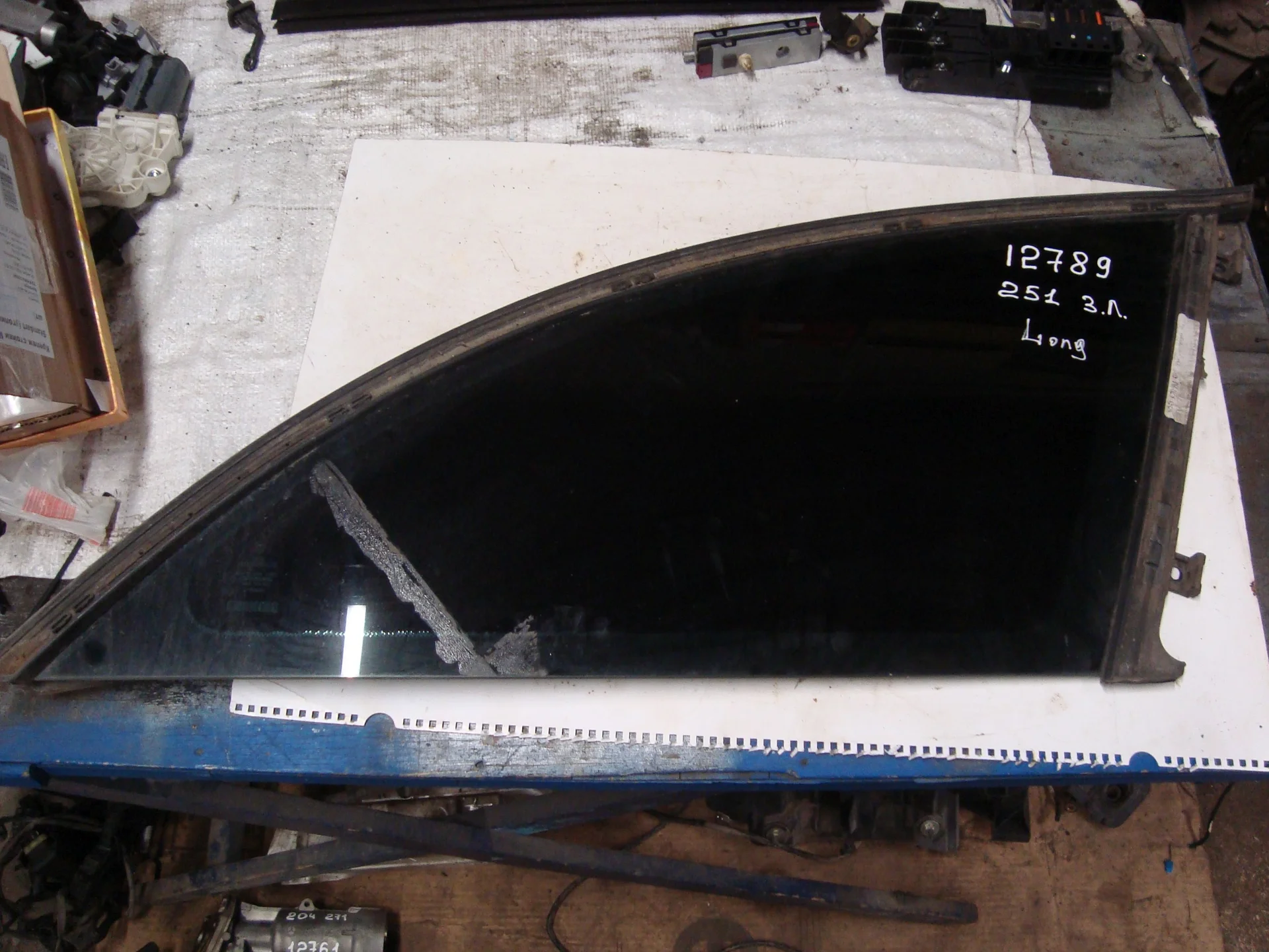Стекло заднего крыла правое Mercedes-Benz W251 272 A2516700850 - изображение 1