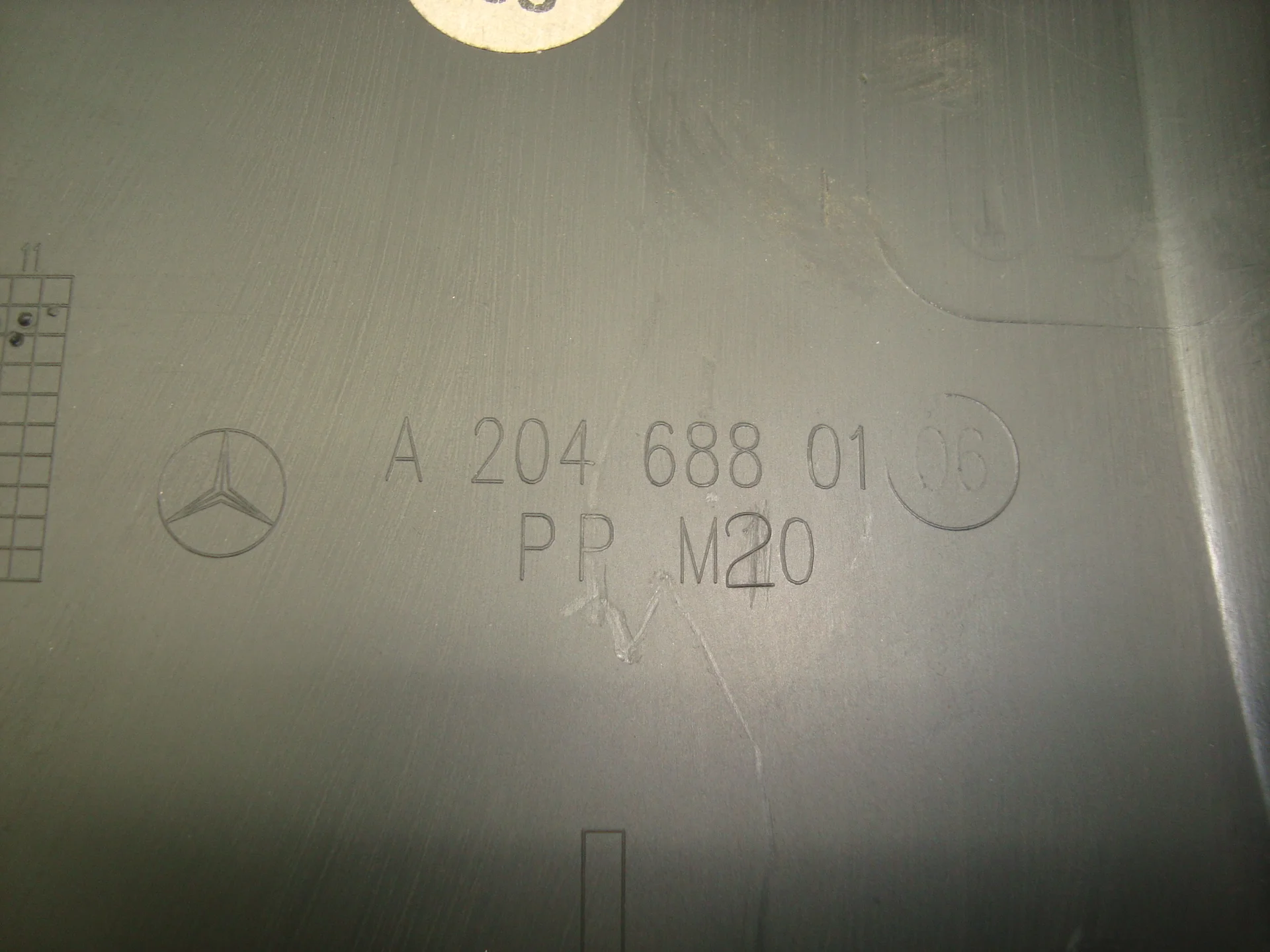 Накладка передней стойки внутри нижняя левая Mercedes-Benz W204 271 A2046880106 - миниатюра 4
