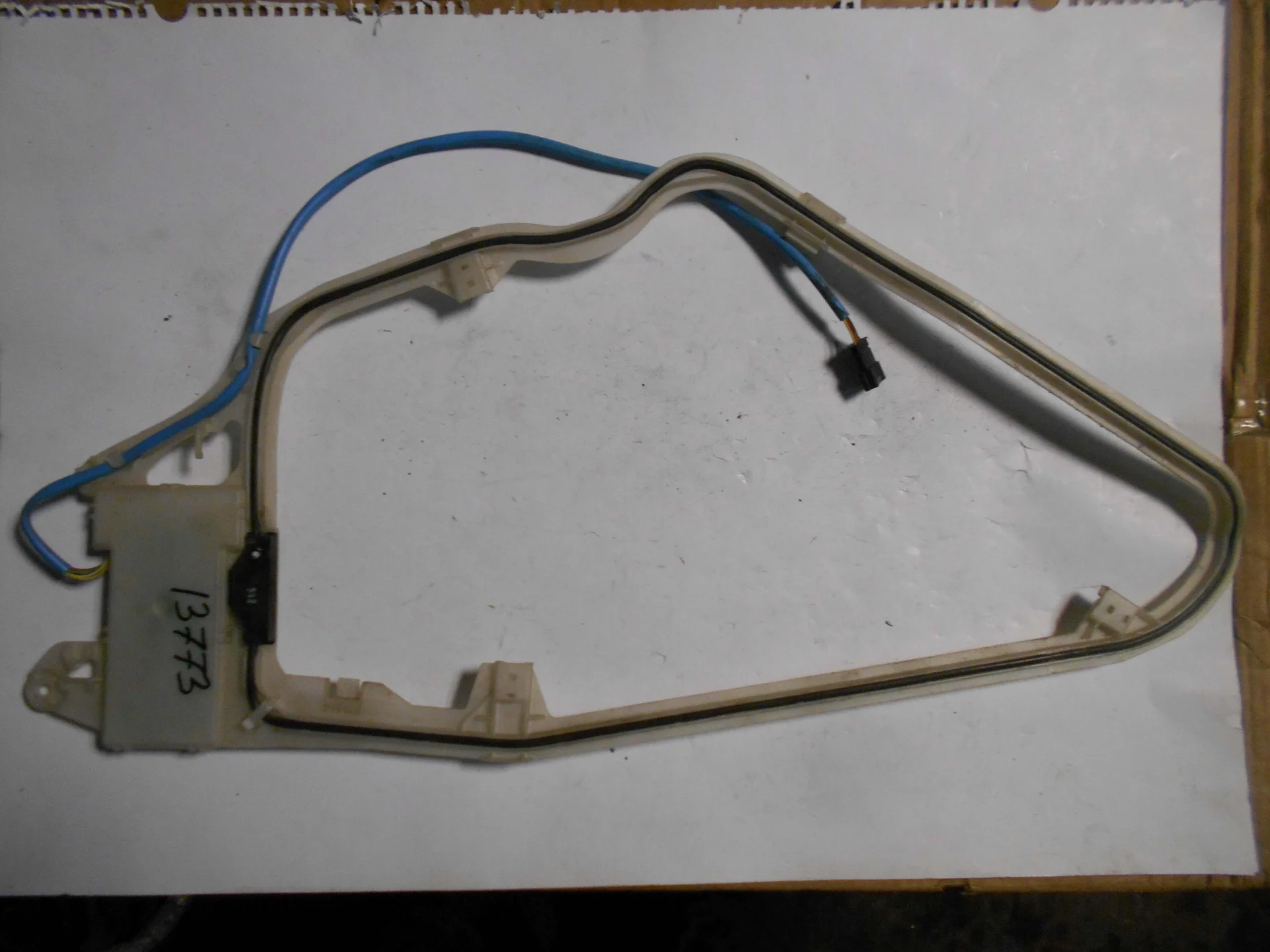 Антенна KeyLess Go задняя правая Mercedes-Benz W220 A2208200475 - изображение 1