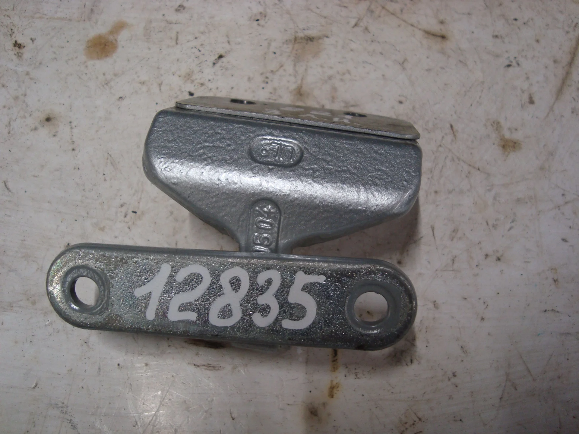 Петля двери задняя левая нижняя Mercedes-Benz W221 273 A2217300337 - изображение 1