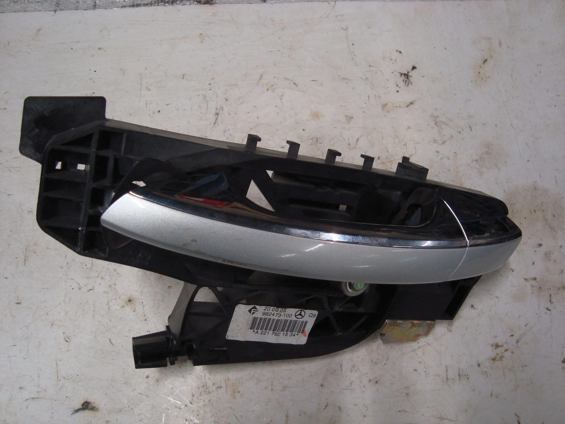 Ручка наружняя задней правой двери Mercedes-Benz W221 273 A2217600170 - изображение 1