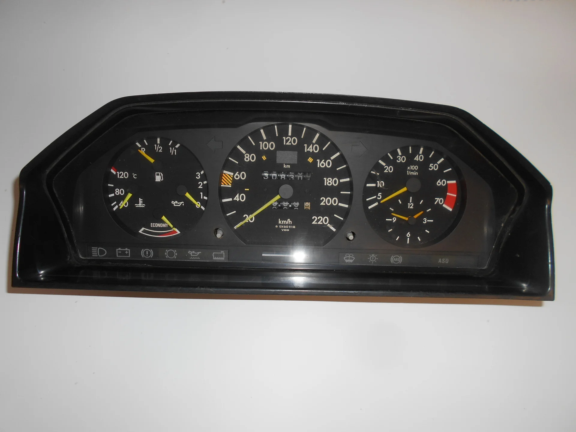 Панель приборов Mercedes-Benz W124 103 A1245408911 - изображение 1