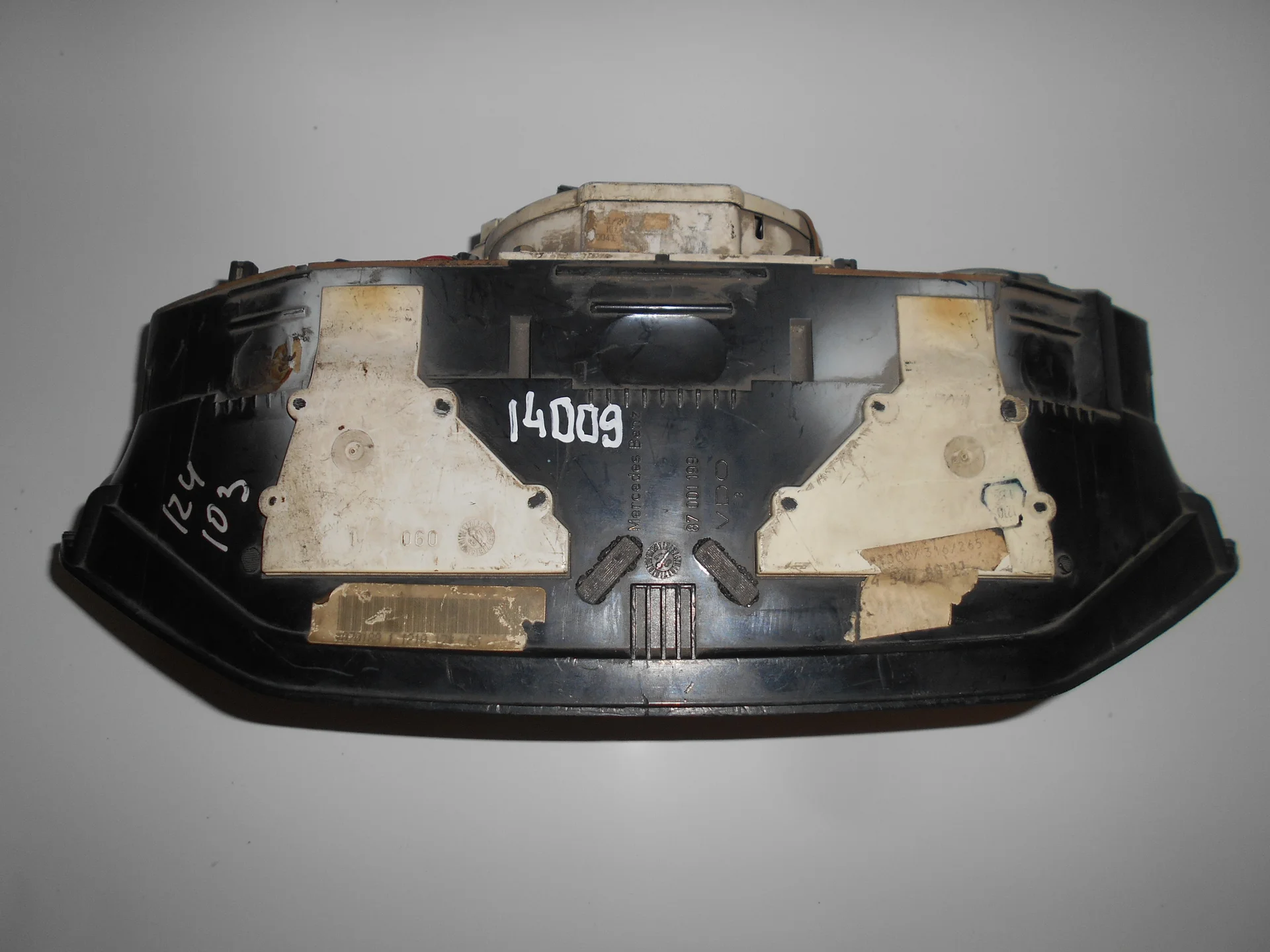 Панель приборов Mercedes-Benz W124 103 A1245408911 - миниатюра 2