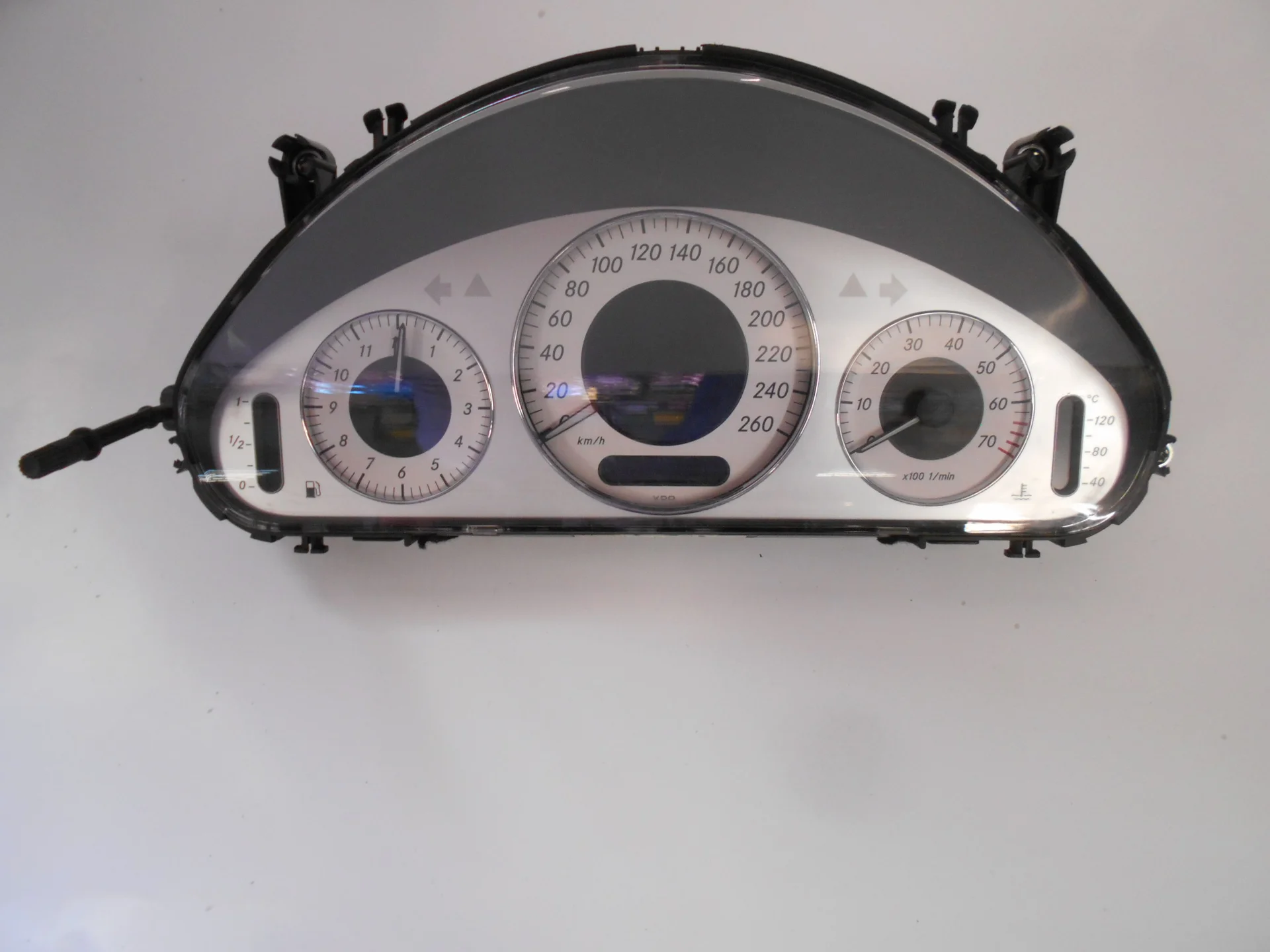 Панель приборов Mercedes-Benz W211 272 A2115401748 - изображение 1