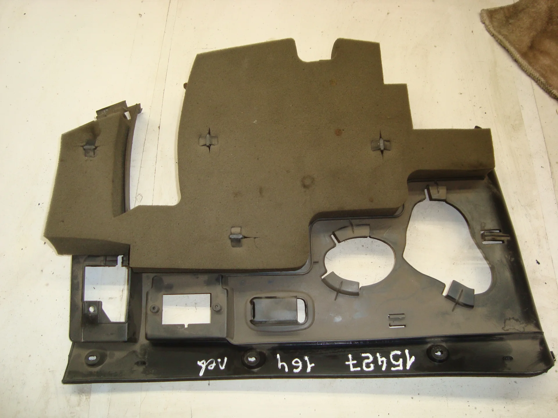 Накладка под торпедо нижняя левая Mercedes-Benz W164 642 A1646800117 - миниатюра 3