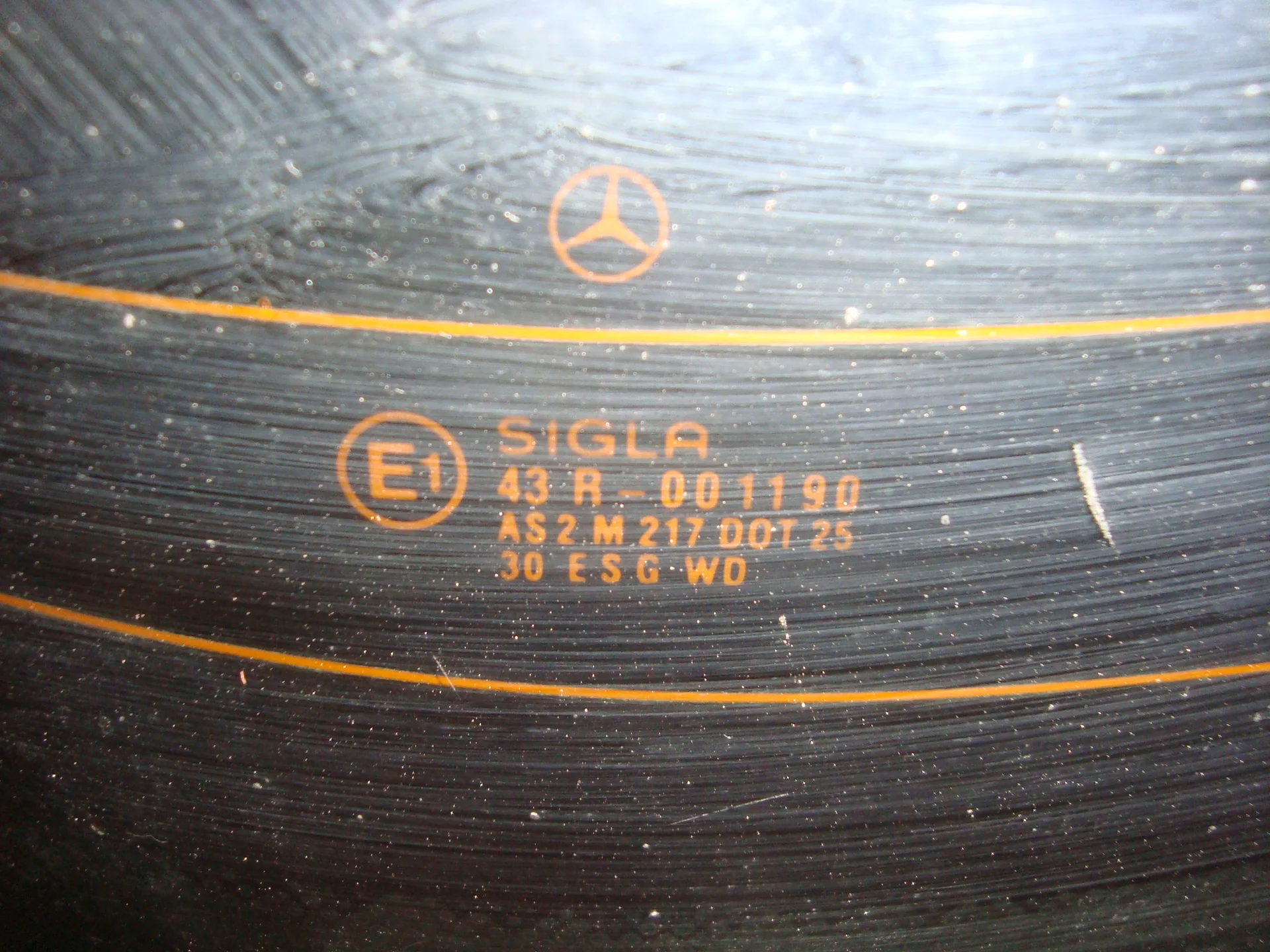 Стекло заднее Mercedes-Benz W202 - миниатюра 2