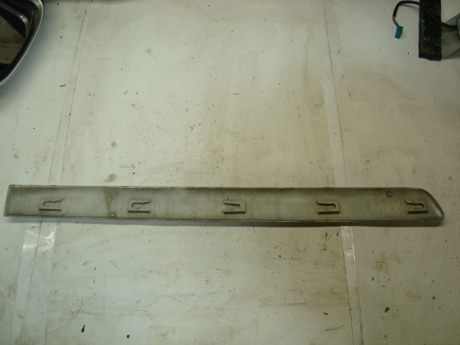 Накладка двери задней левой Mercedes-Benz W163 628 A1636900362 - миниатюра 2