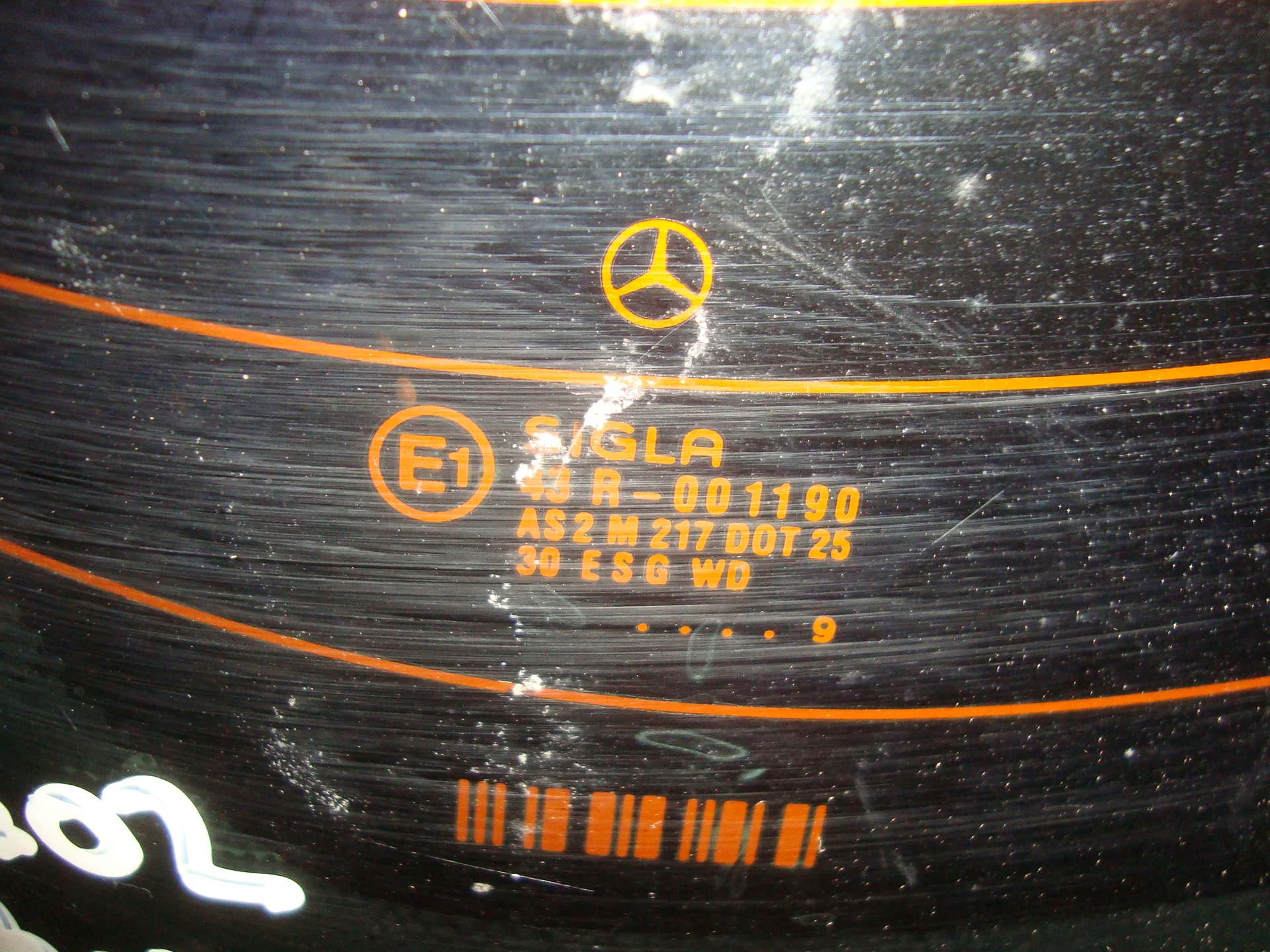 Стекло заднее Mercedes-Benz W202 - миниатюра 2