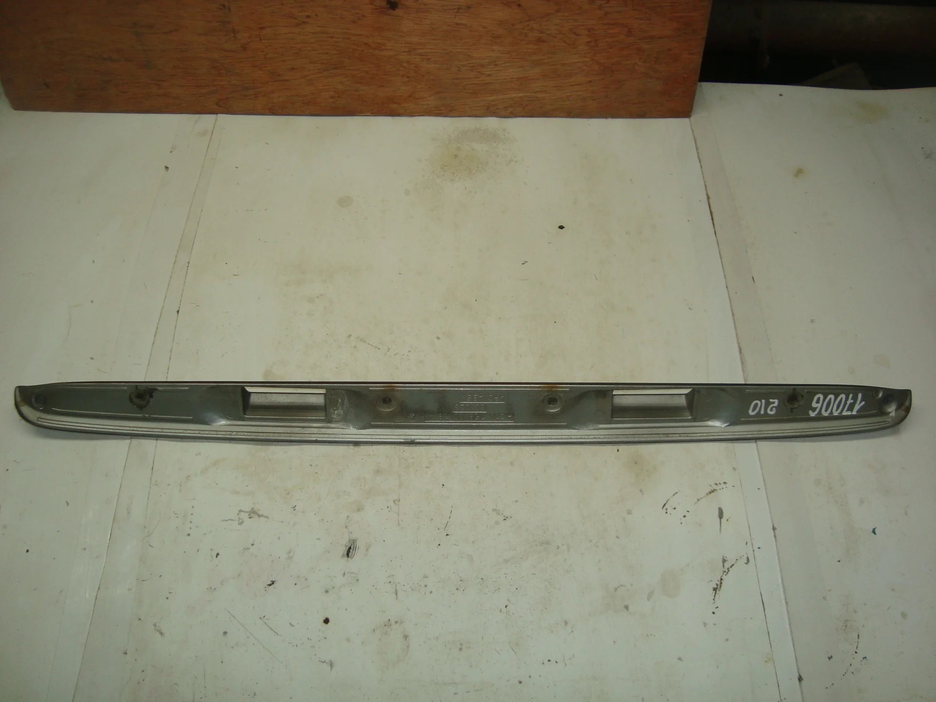 Накладка крышки багажника Mercedes-Benz W210 112 A2107580038 - миниатюра 4