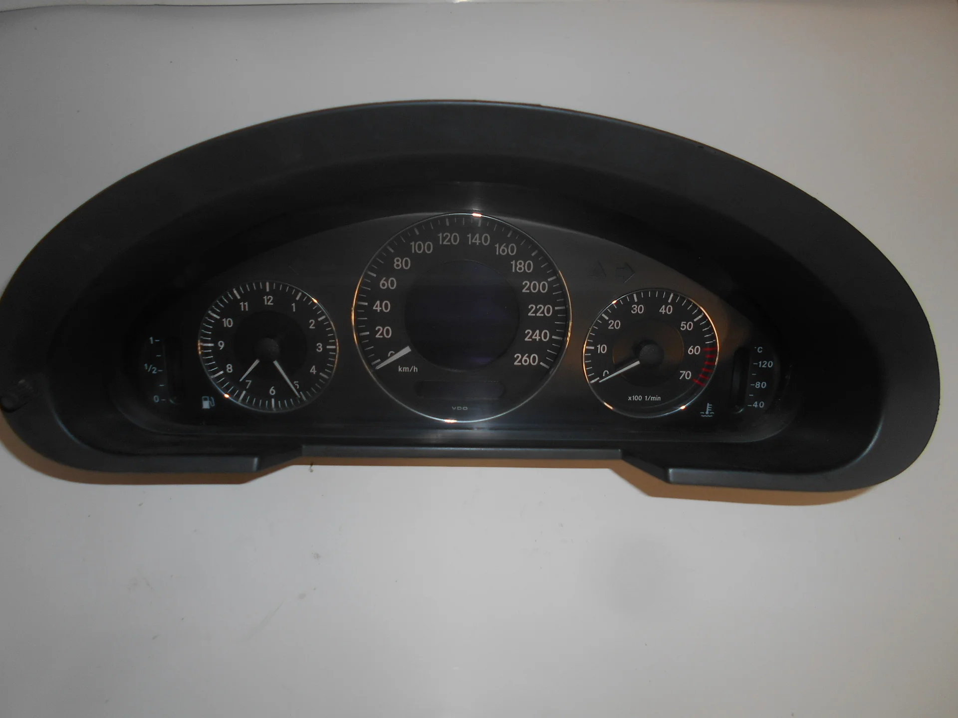 Панель приборов Mercedes-Benz W211 112 A2115406311 - изображение 1