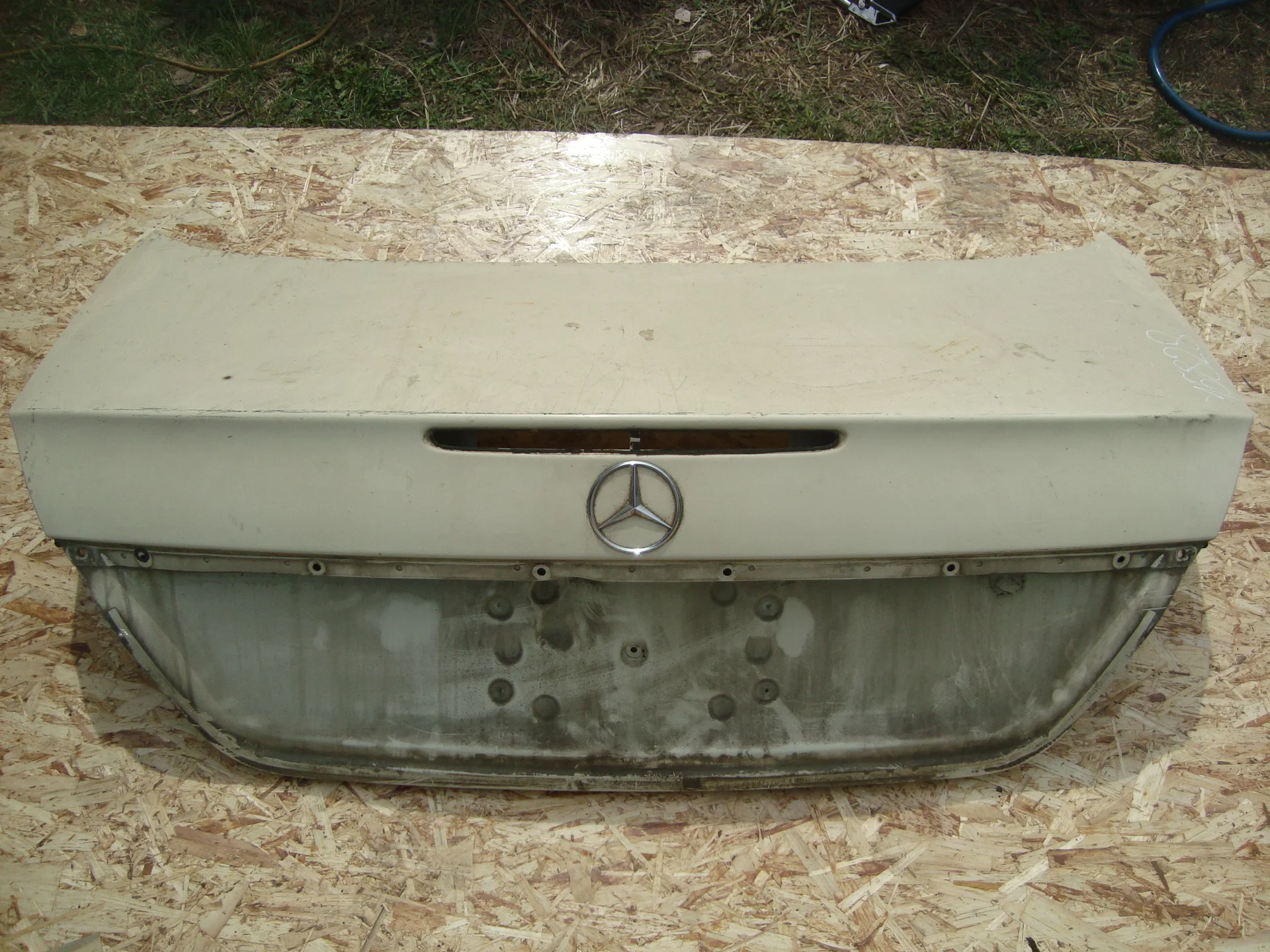 Крышка багажника Mercedes-Benz W211 - изображение 1