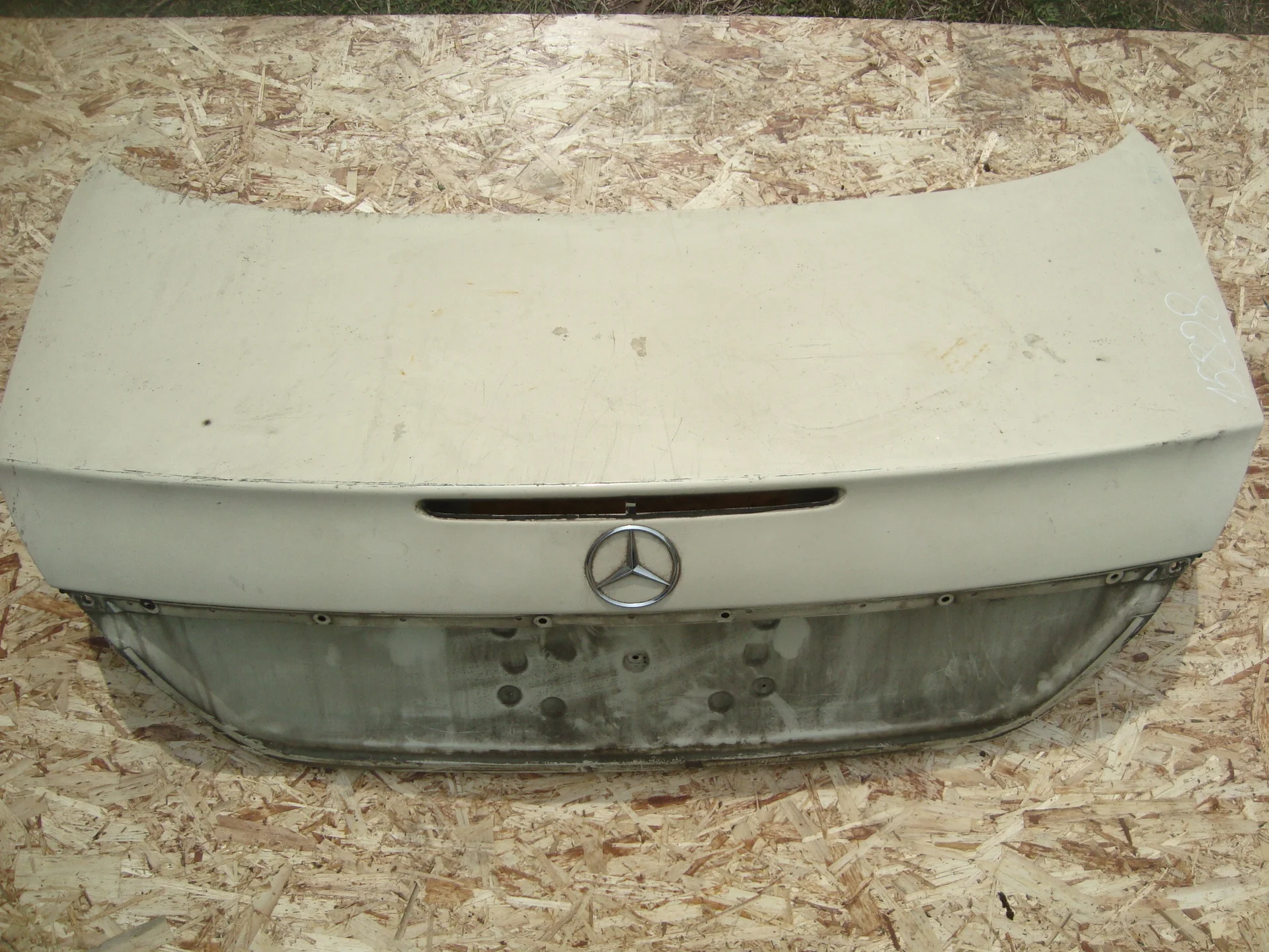 Крышка багажника Mercedes-Benz W211 - миниатюра 2